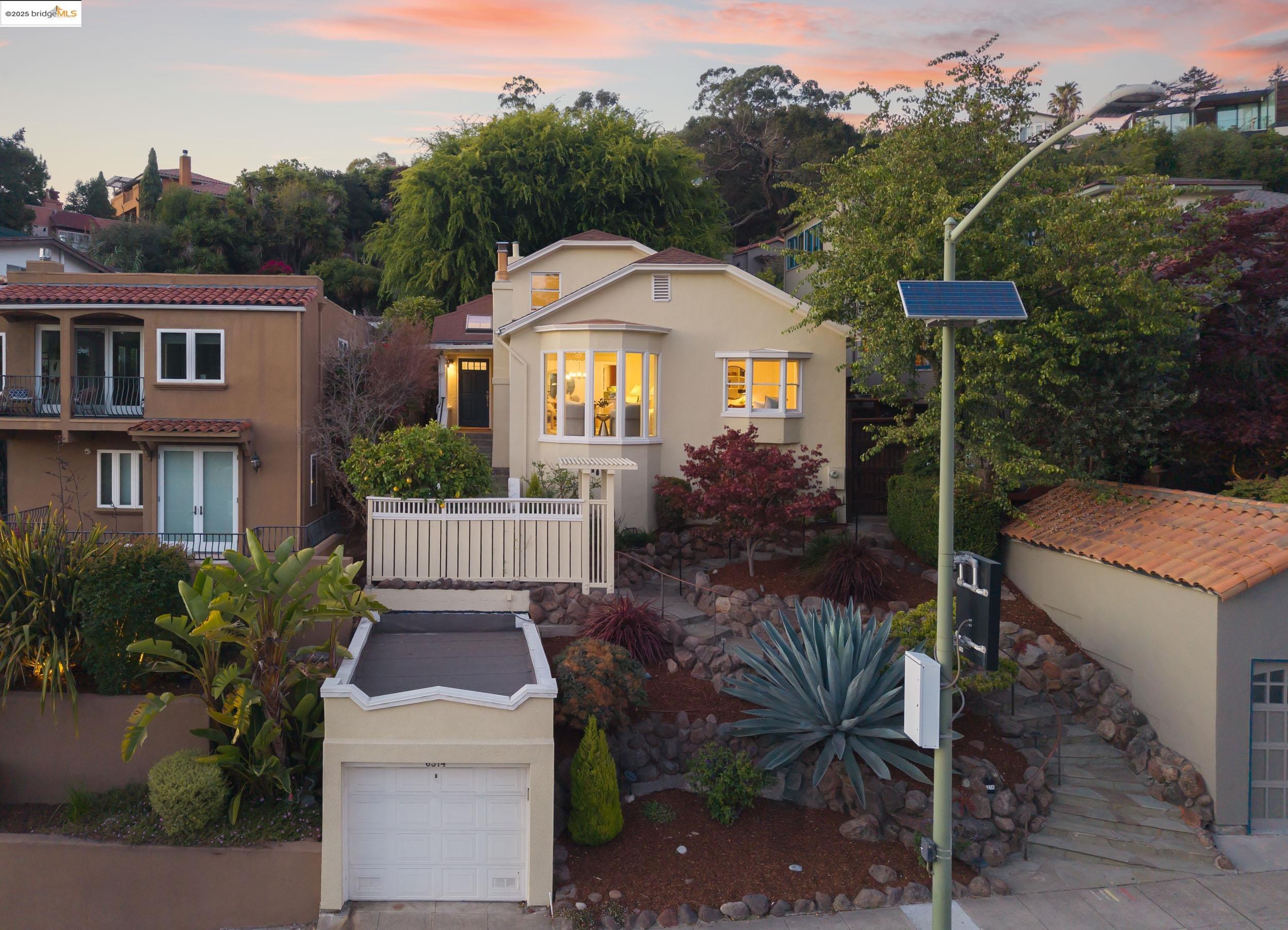 Detail Gallery Image 42 of 48 For 6314 Broadway Ter, Oakland,  CA 94618 - 3 Beds | 1 Baths
