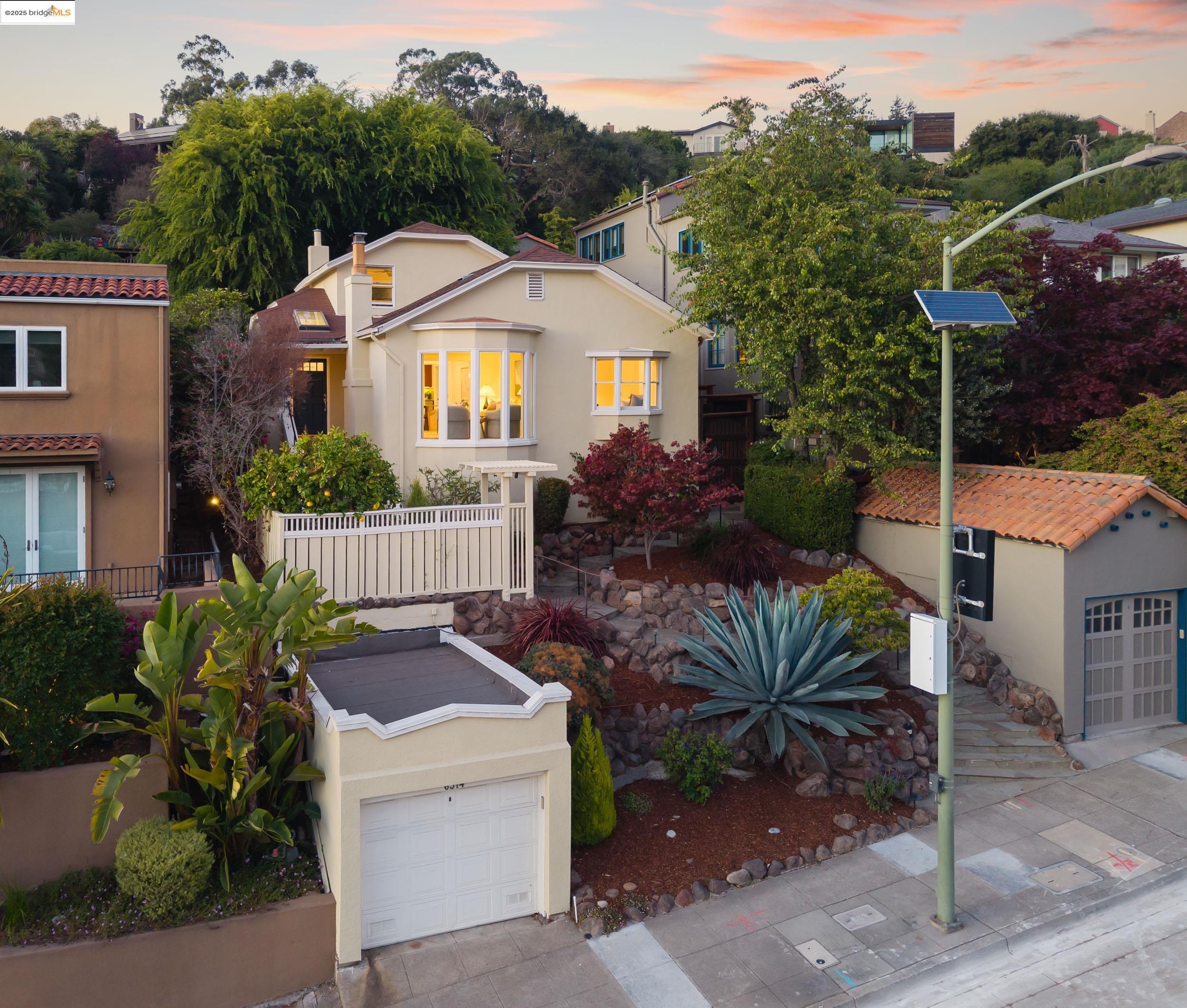 Detail Gallery Image 43 of 48 For 6314 Broadway Ter, Oakland,  CA 94618 - 3 Beds | 1 Baths