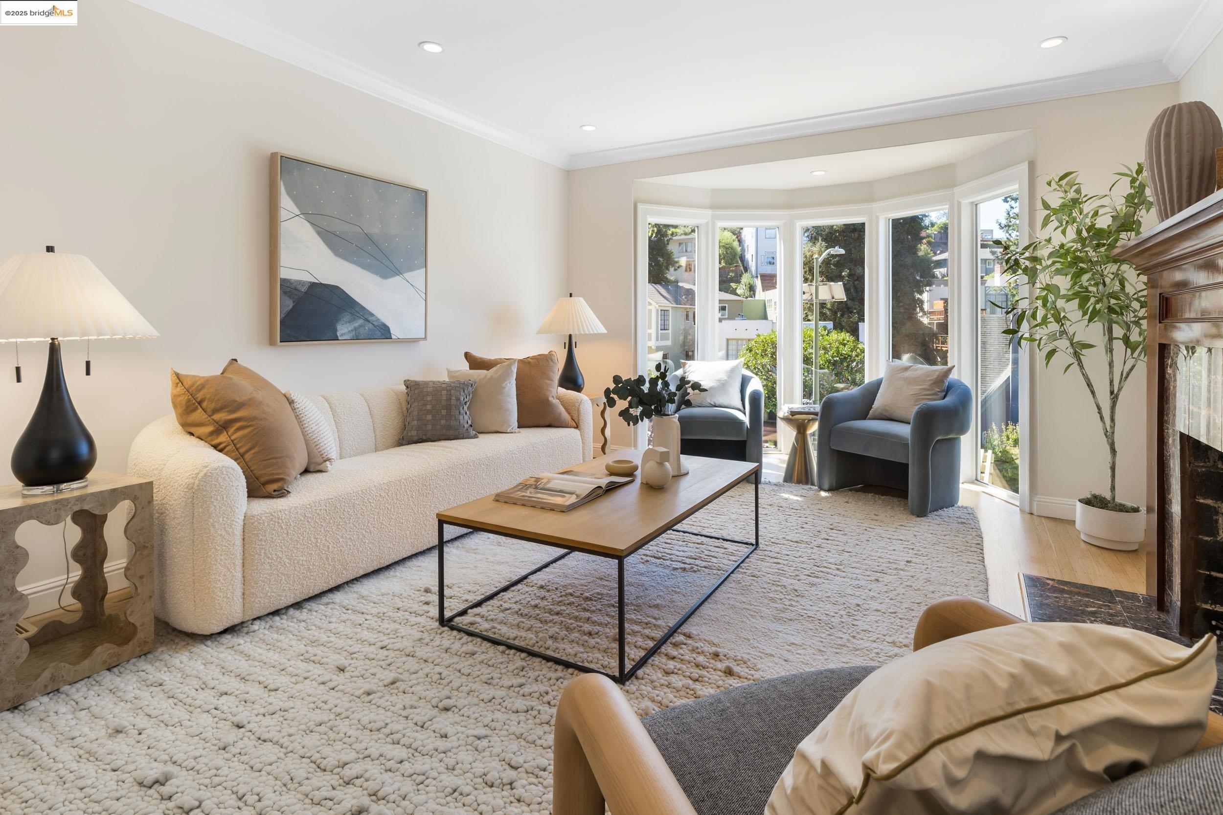 Detail Gallery Image 6 of 48 For 6314 Broadway Ter, Oakland,  CA 94618 - 3 Beds | 1 Baths