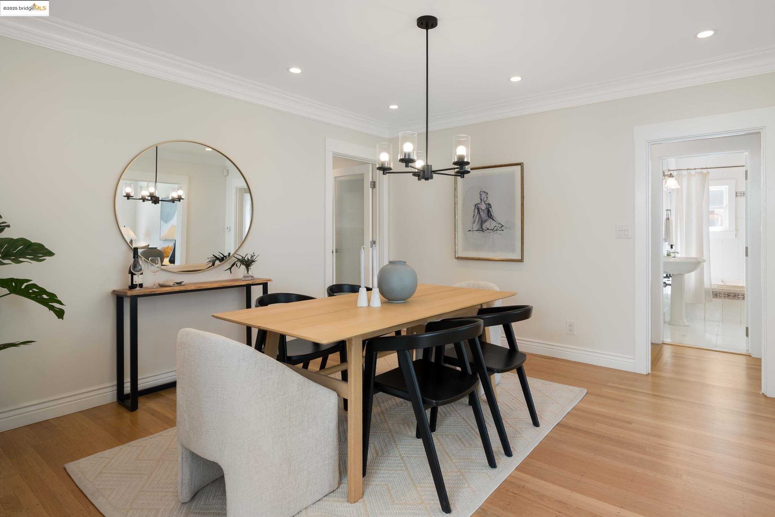 Detail Gallery Image 7 of 48 For 6314 Broadway Ter, Oakland,  CA 94618 - 3 Beds | 1 Baths