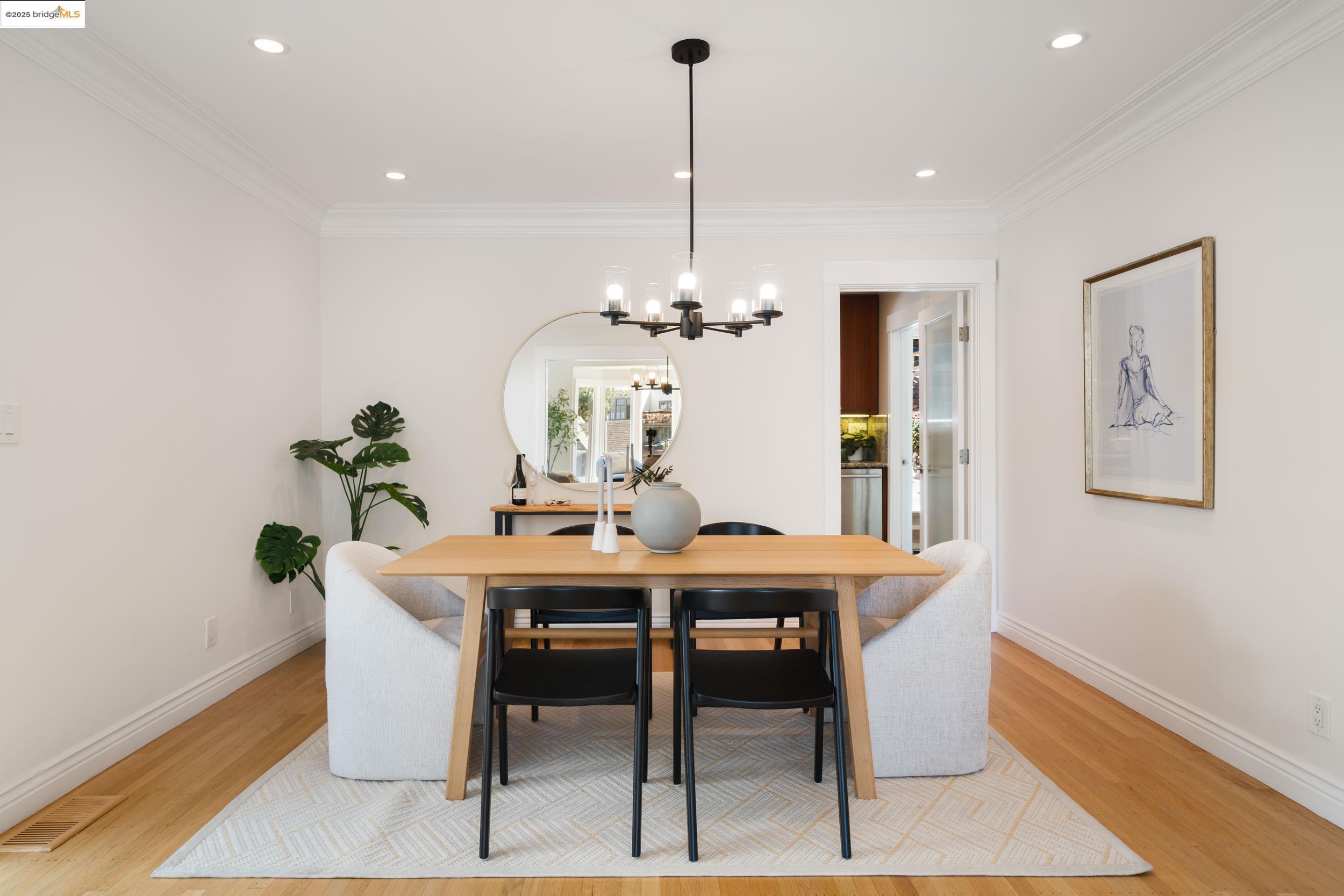 Detail Gallery Image 8 of 48 For 6314 Broadway Ter, Oakland,  CA 94618 - 3 Beds | 1 Baths