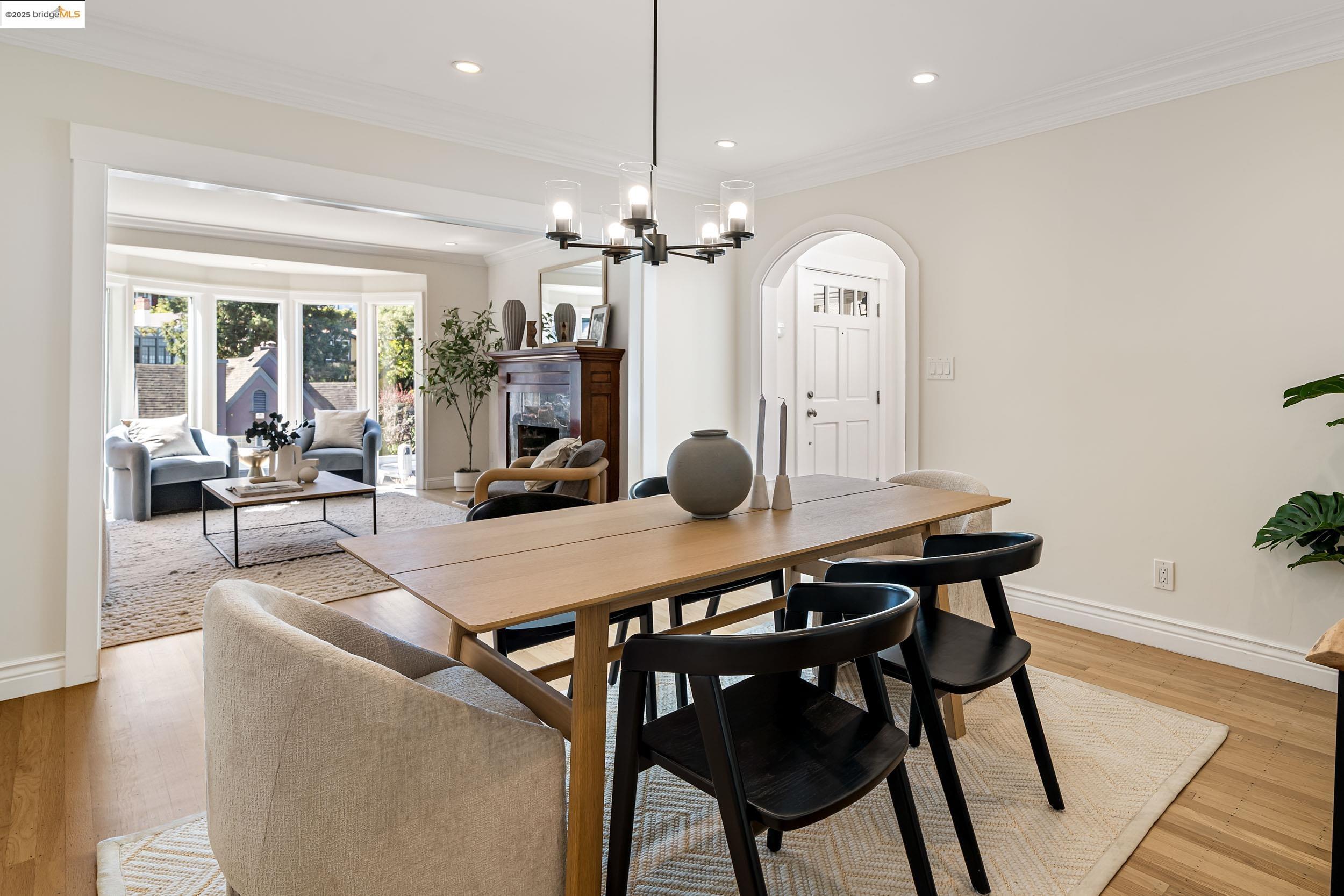 Detail Gallery Image 9 of 48 For 6314 Broadway Ter, Oakland,  CA 94618 - 3 Beds | 1 Baths