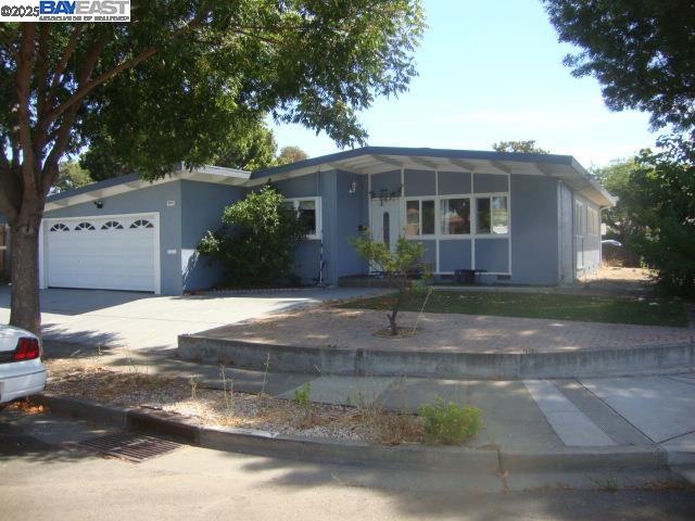 Detail Gallery Image 2 of 6 For 24282 Willimet Way, Hayward,  CA 94544 - 3 Beds | 2 Baths