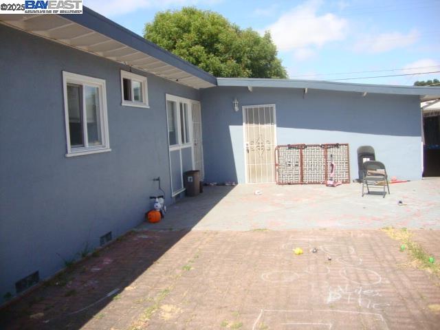 Detail Gallery Image 4 of 6 For 24282 Willimet Way, Hayward,  CA 94544 - 3 Beds | 2 Baths