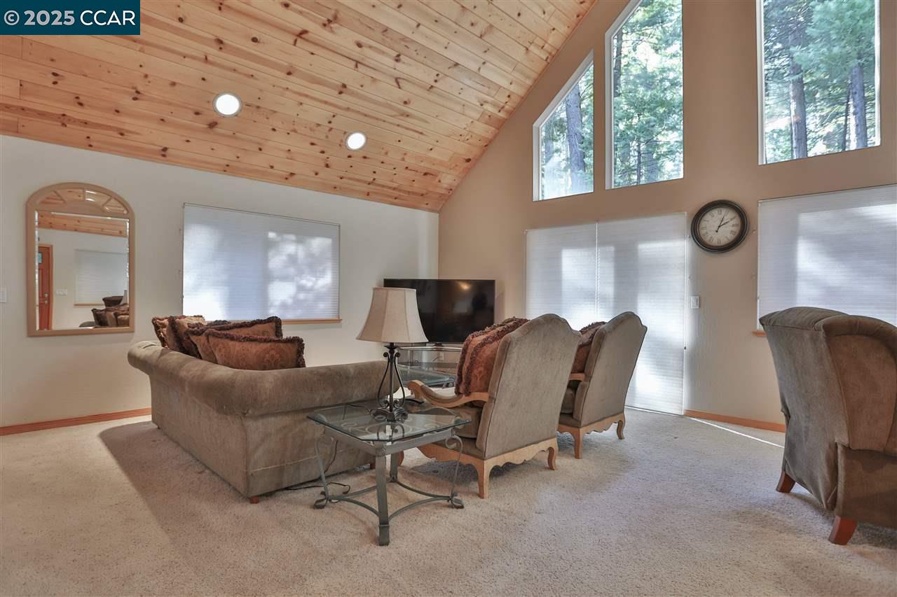 Detail Gallery Image 4 of 58 For 2883 Chinook Way, Dorrington,  CA 95223 - 3 Beds | 3/1 Baths