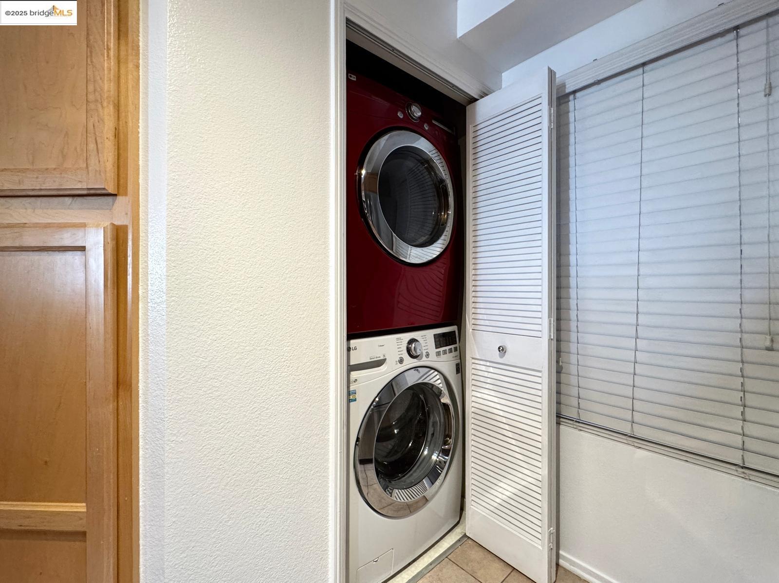 Detail Gallery Image 16 of 44 For 320 Caldecott Ln #127,  Oakland,  CA 94618 - 2 Beds | 2 Baths