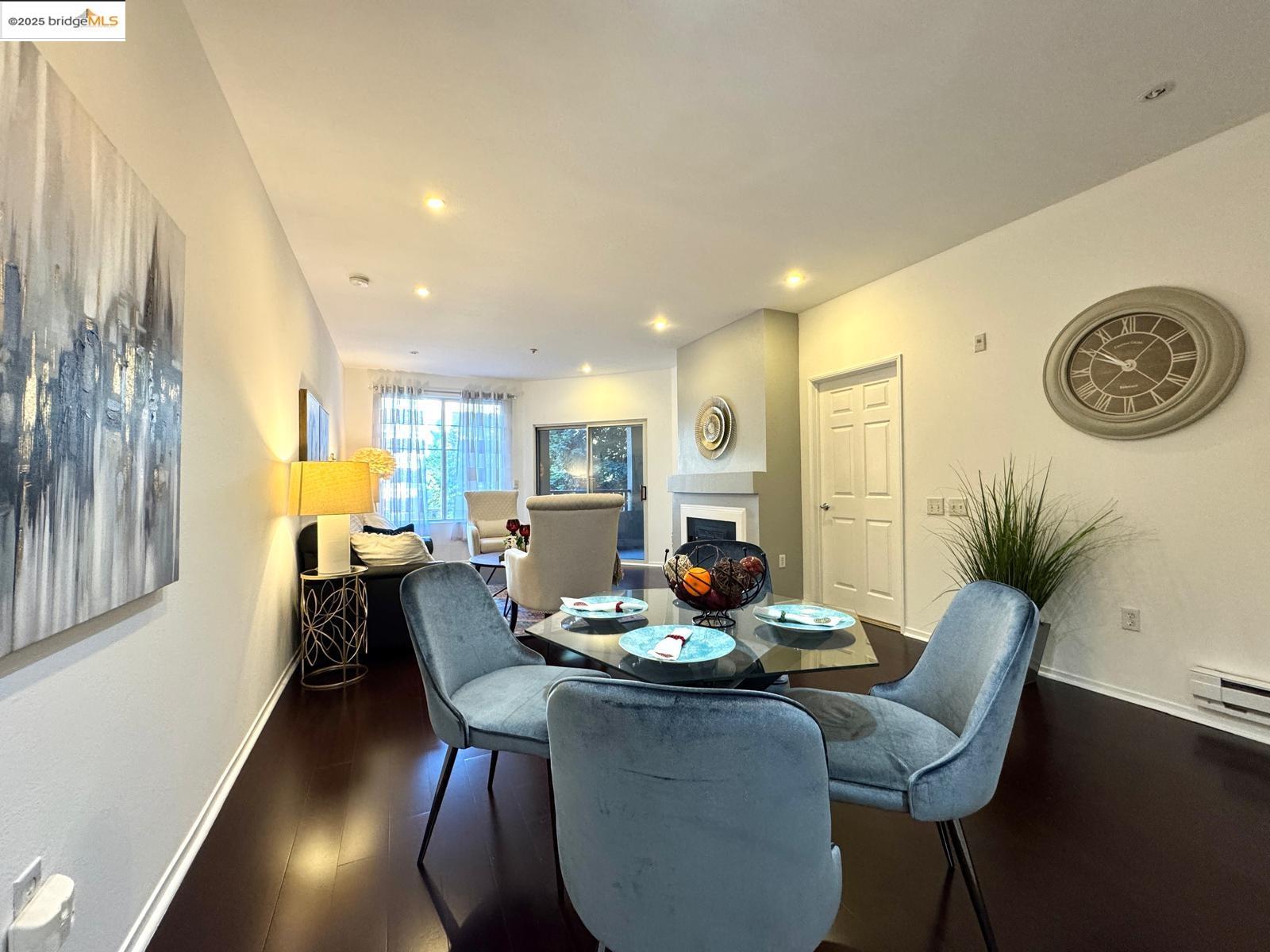 Detail Gallery Image 17 of 44 For 320 Caldecott Ln #127,  Oakland,  CA 94618 - 2 Beds | 2 Baths