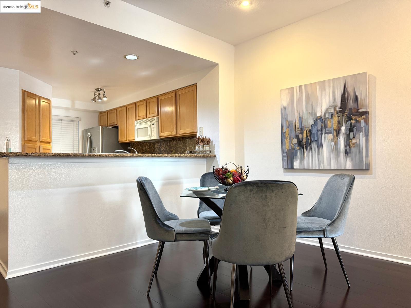 Detail Gallery Image 19 of 44 For 320 Caldecott Ln #127,  Oakland,  CA 94618 - 2 Beds | 2 Baths