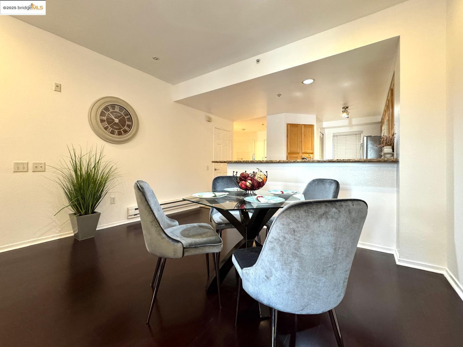Detail Gallery Image 20 of 44 For 320 Caldecott Ln #127,  Oakland,  CA 94618 - 2 Beds | 2 Baths