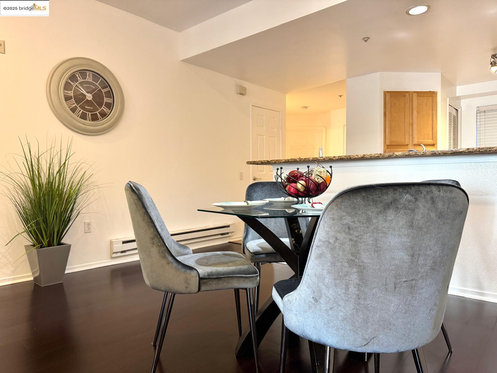 Detail Gallery Image 21 of 44 For 320 Caldecott Ln #127,  Oakland,  CA 94618 - 2 Beds | 2 Baths