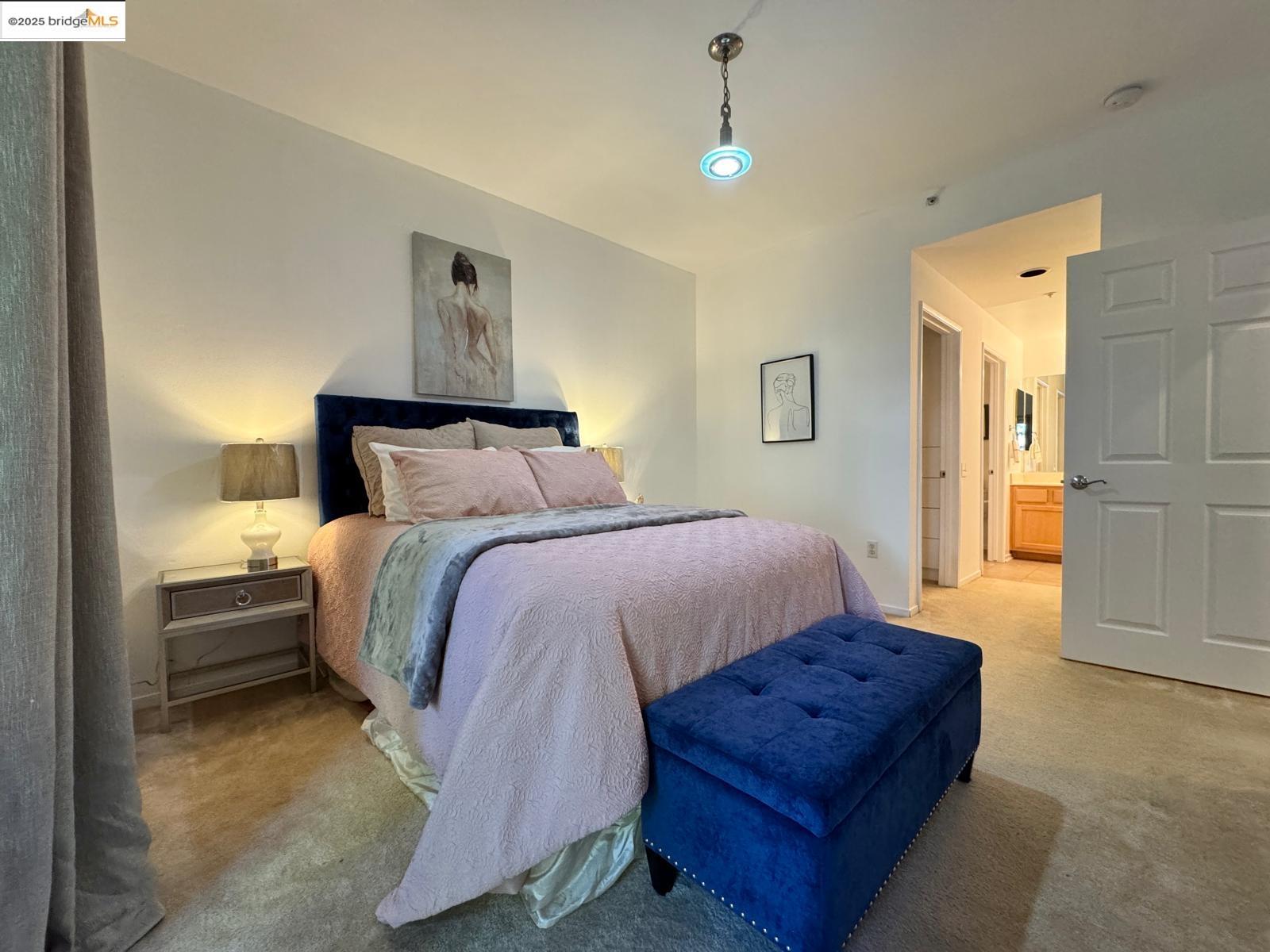 Detail Gallery Image 22 of 44 For 320 Caldecott Ln #127,  Oakland,  CA 94618 - 2 Beds | 2 Baths