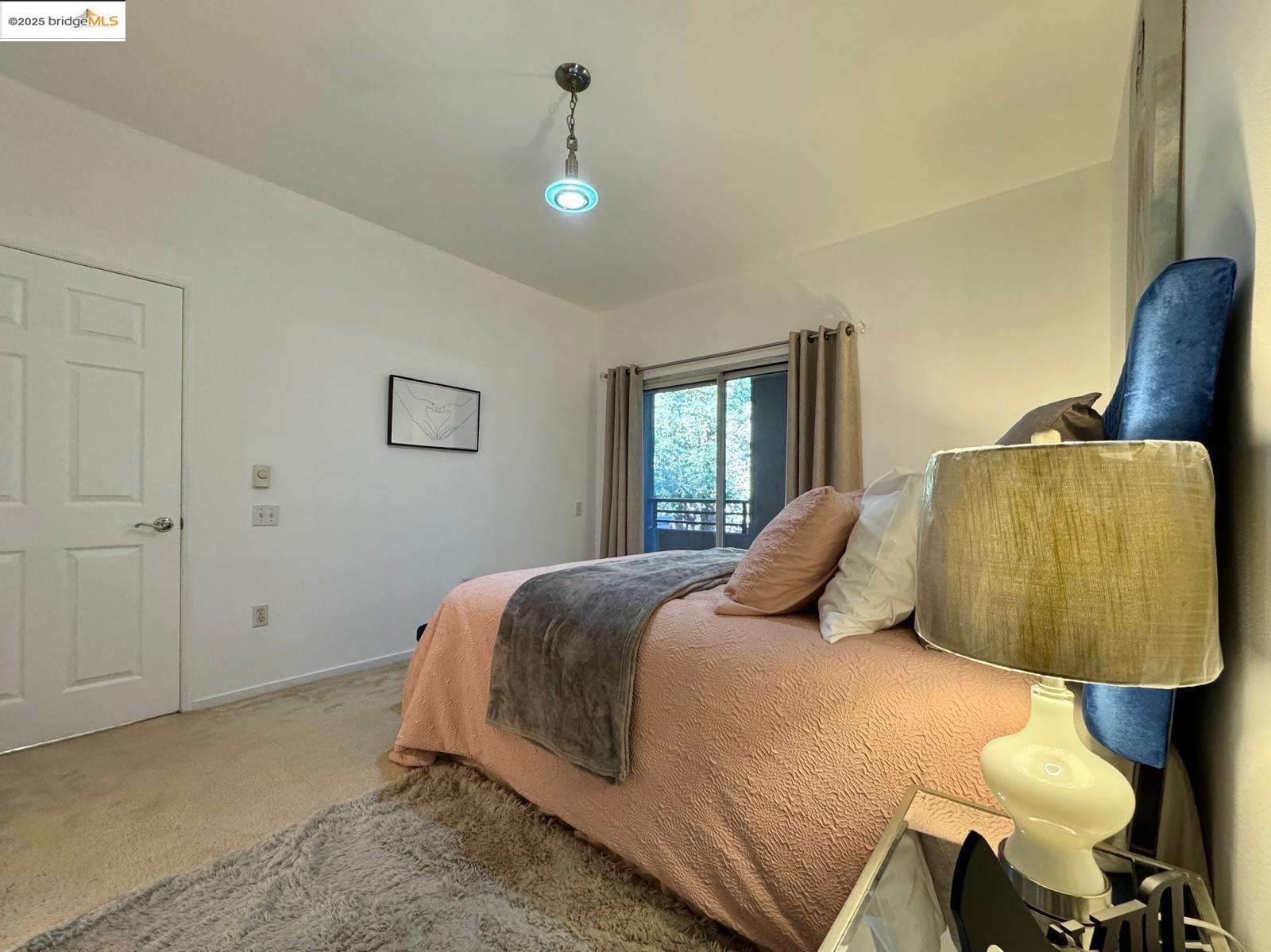 Detail Gallery Image 23 of 44 For 320 Caldecott Ln #127,  Oakland,  CA 94618 - 2 Beds | 2 Baths