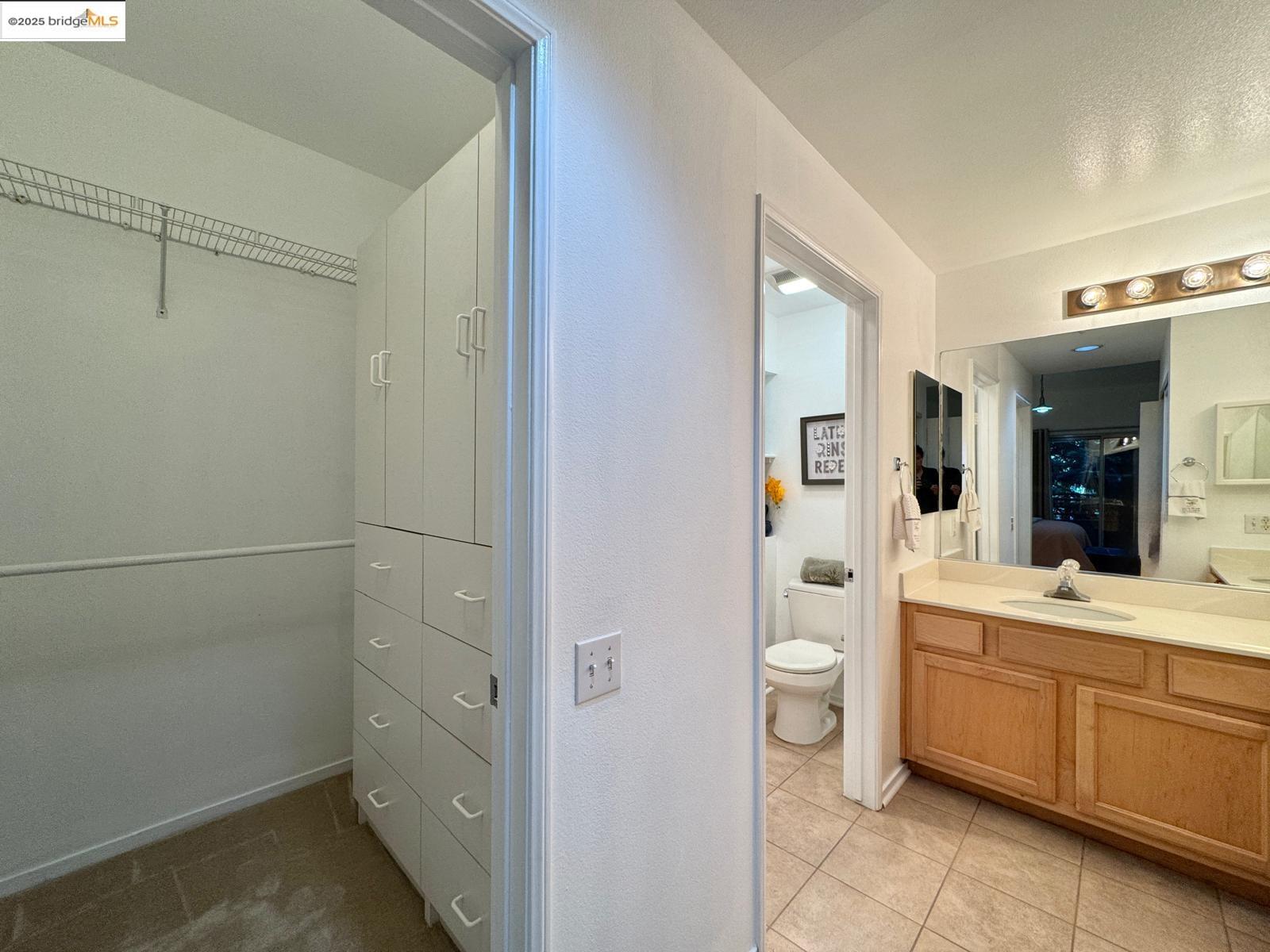Detail Gallery Image 27 of 44 For 320 Caldecott Ln #127,  Oakland,  CA 94618 - 2 Beds | 2 Baths