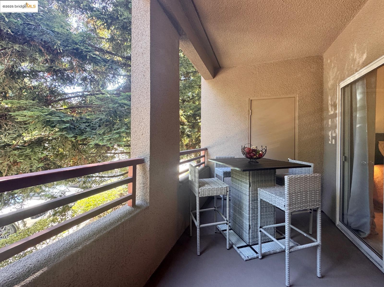 Detail Gallery Image 37 of 44 For 320 Caldecott Ln #127,  Oakland,  CA 94618 - 2 Beds | 2 Baths