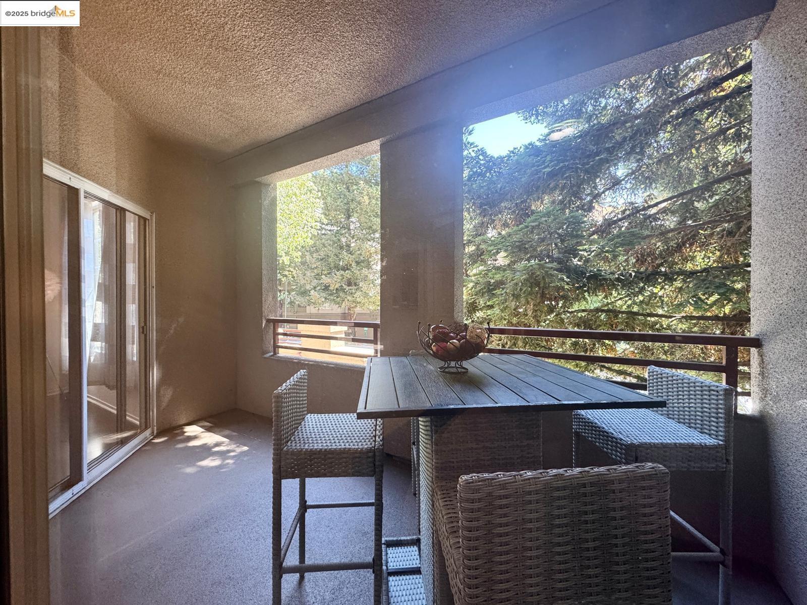Detail Gallery Image 38 of 44 For 320 Caldecott Ln #127,  Oakland,  CA 94618 - 2 Beds | 2 Baths