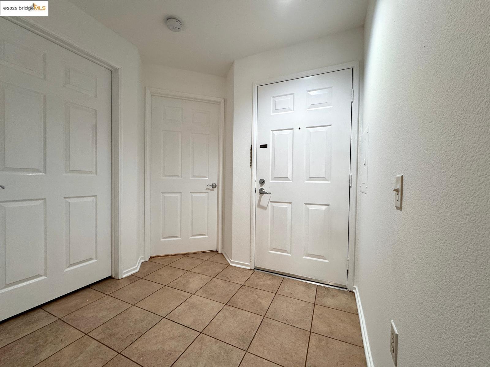 Detail Gallery Image 6 of 44 For 320 Caldecott Ln #127,  Oakland,  CA 94618 - 2 Beds | 2 Baths