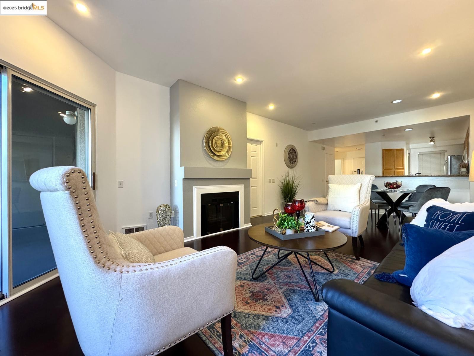 Detail Gallery Image 7 of 44 For 320 Caldecott Ln #127,  Oakland,  CA 94618 - 2 Beds | 2 Baths