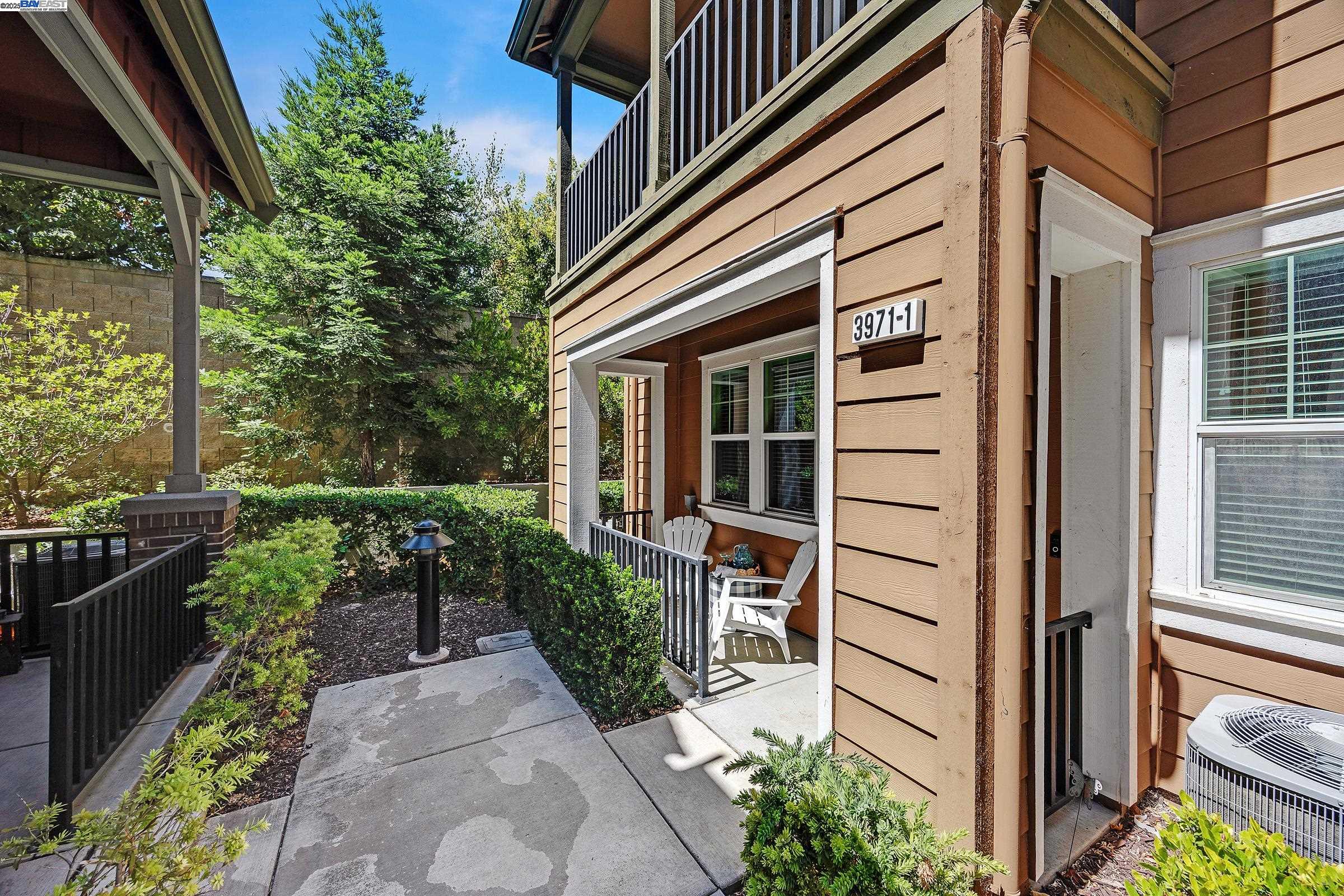 Detail Gallery Image 1 of 31 For 3971 Portola Cmn #1,  Livermore,  CA 94551 - 4 Beds | 3/1 Baths