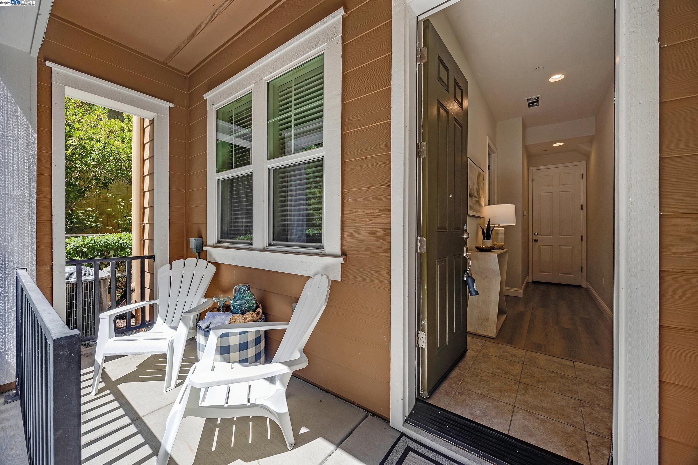 Detail Gallery Image 2 of 31 For 3971 Portola Cmn #1,  Livermore,  CA 94551 - 4 Beds | 3/1 Baths