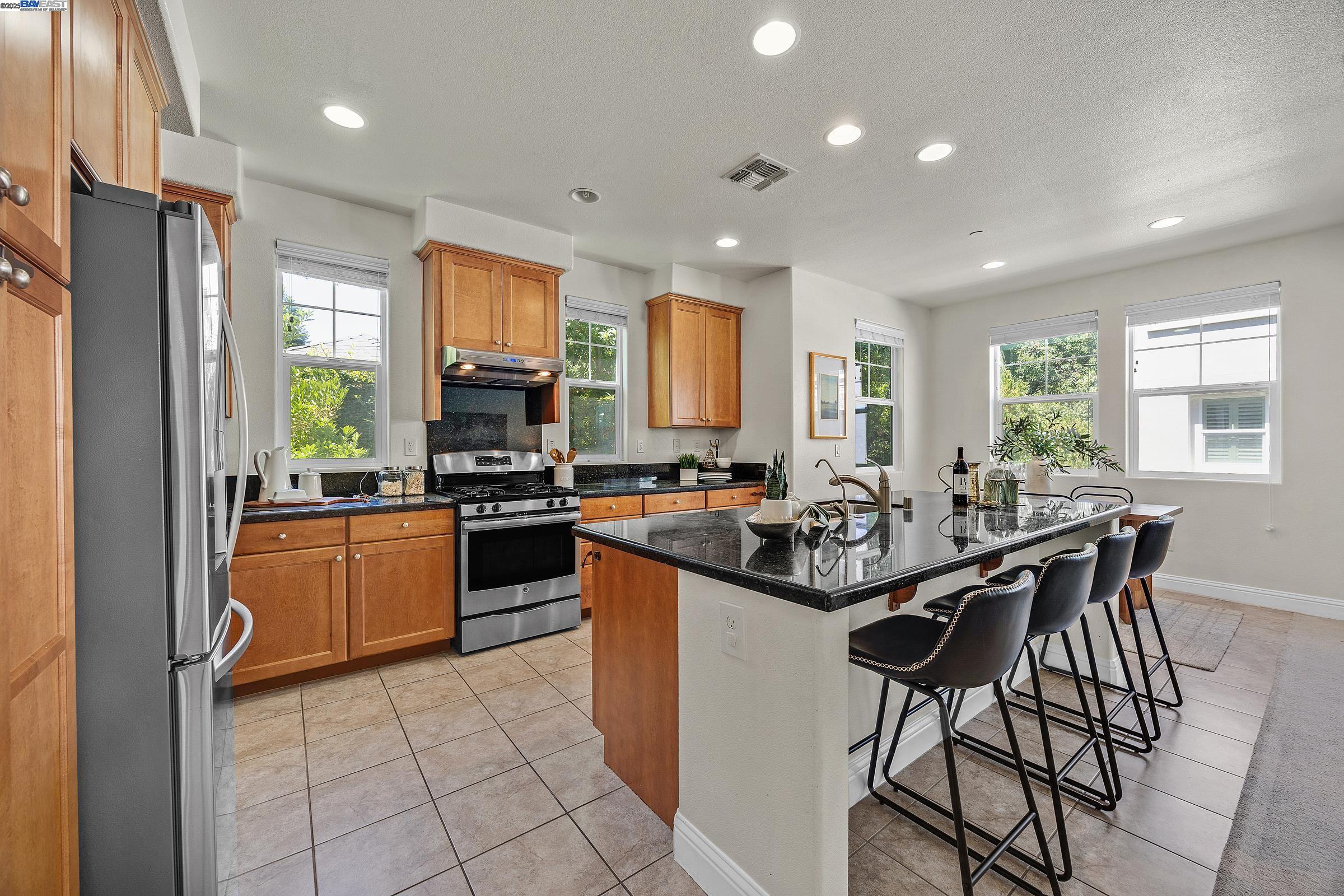 Detail Gallery Image 11 of 31 For 3971 Portola Cmn #1,  Livermore,  CA 94551 - 4 Beds | 3/1 Baths