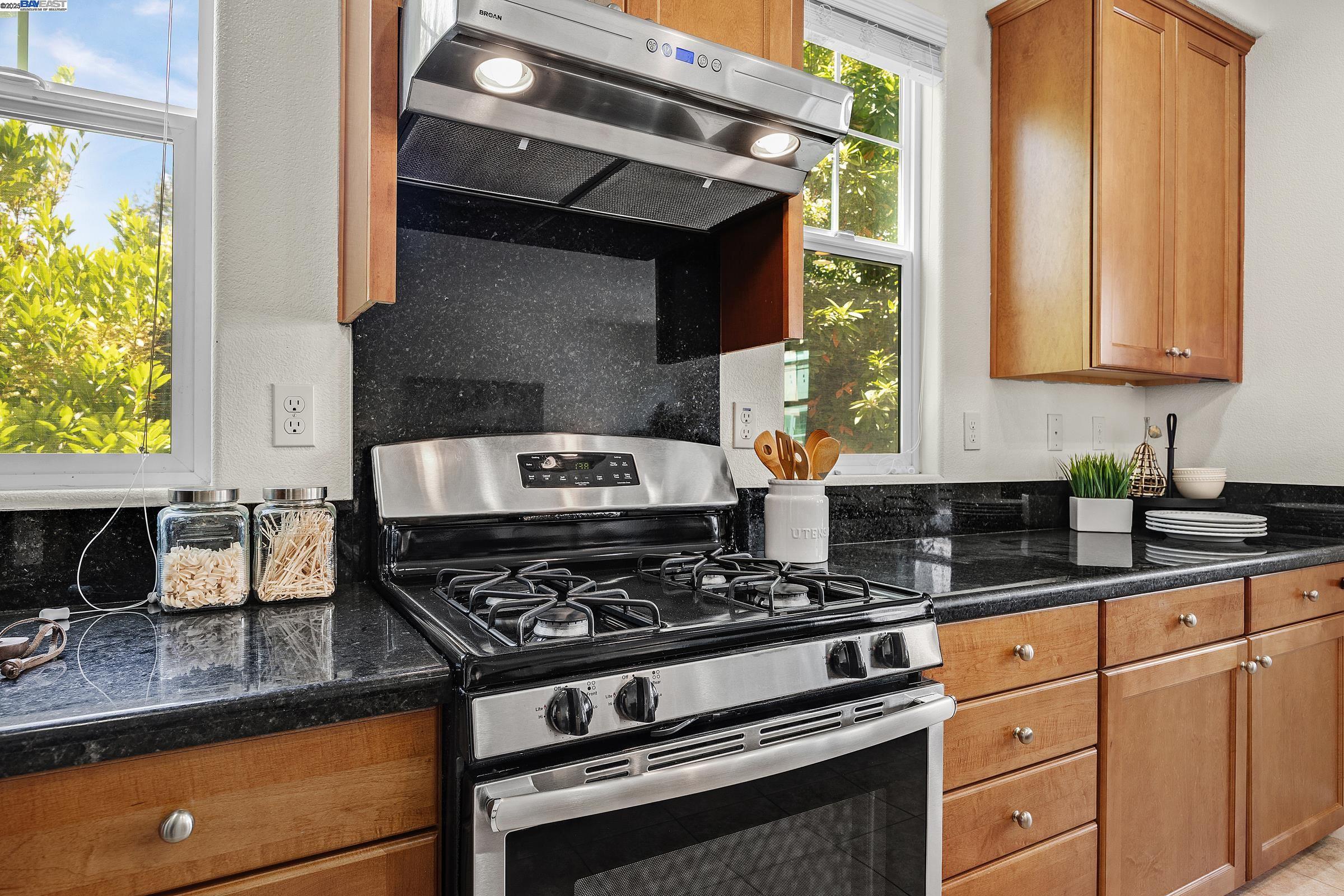 Detail Gallery Image 12 of 31 For 3971 Portola Cmn #1,  Livermore,  CA 94551 - 4 Beds | 3/1 Baths