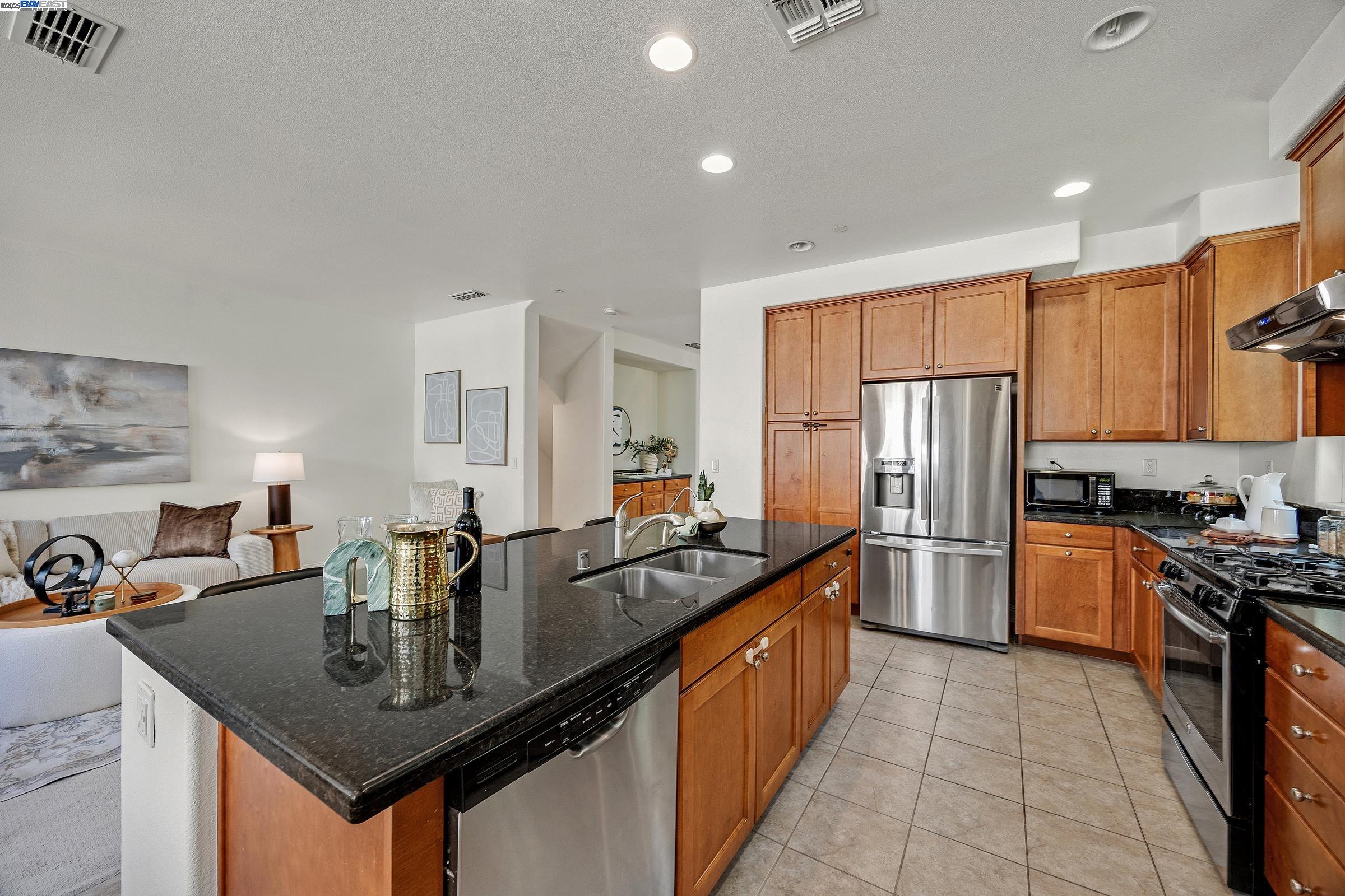 Detail Gallery Image 13 of 31 For 3971 Portola Cmn #1,  Livermore,  CA 94551 - 4 Beds | 3/1 Baths