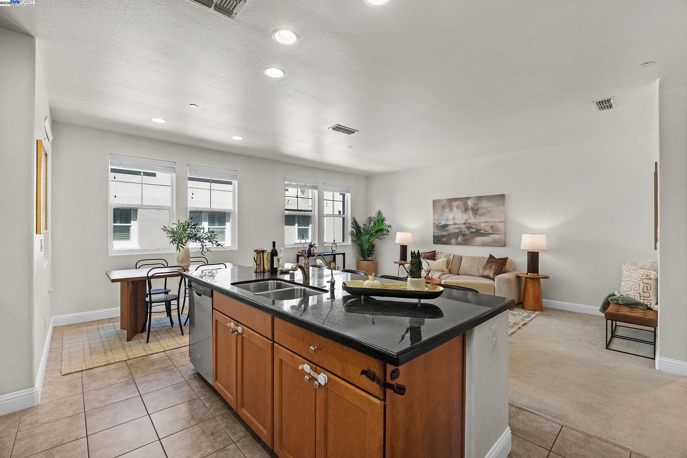 Detail Gallery Image 14 of 31 For 3971 Portola Cmn #1,  Livermore,  CA 94551 - 4 Beds | 3/1 Baths