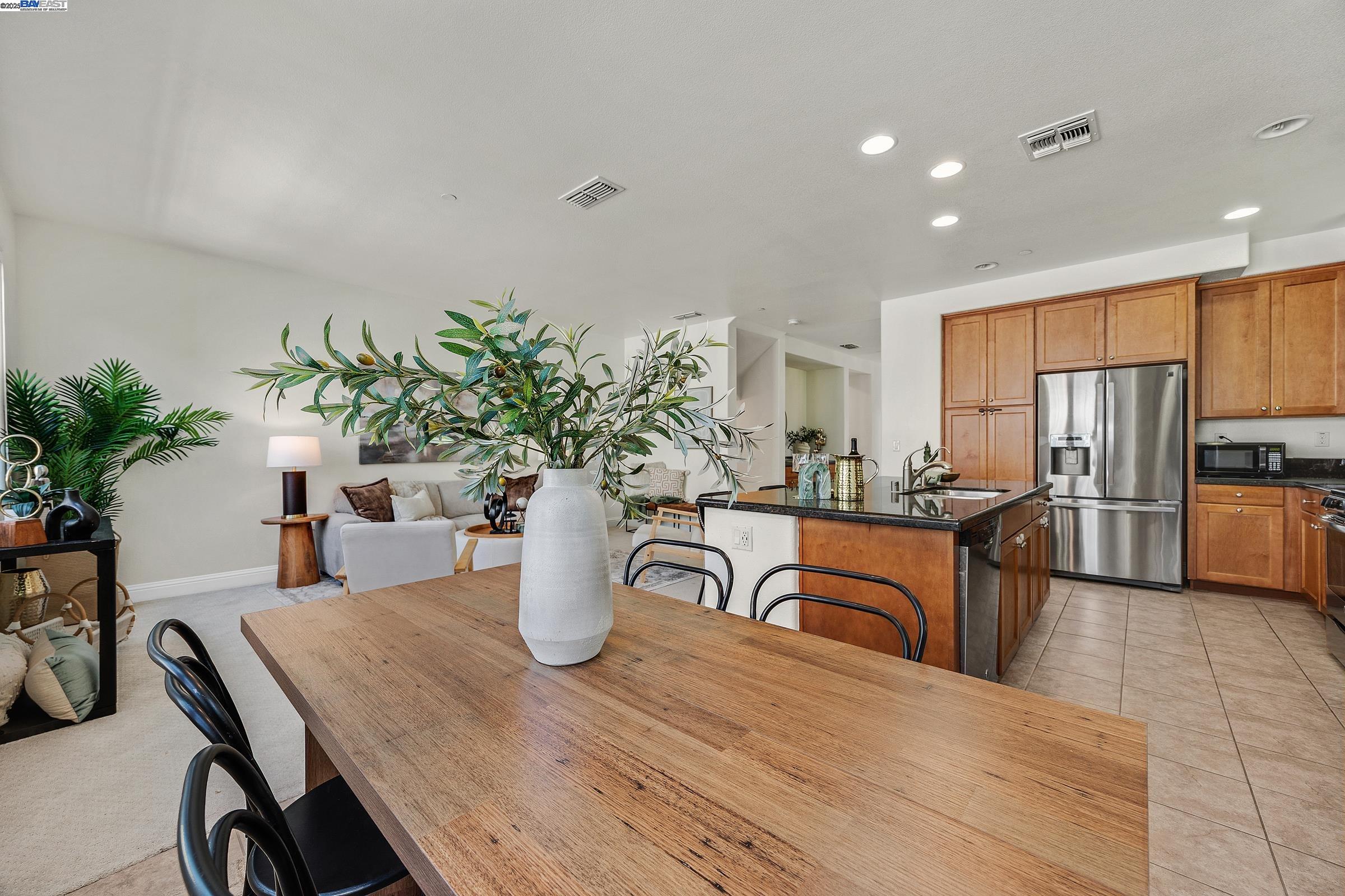 Detail Gallery Image 15 of 31 For 3971 Portola Cmn #1,  Livermore,  CA 94551 - 4 Beds | 3/1 Baths