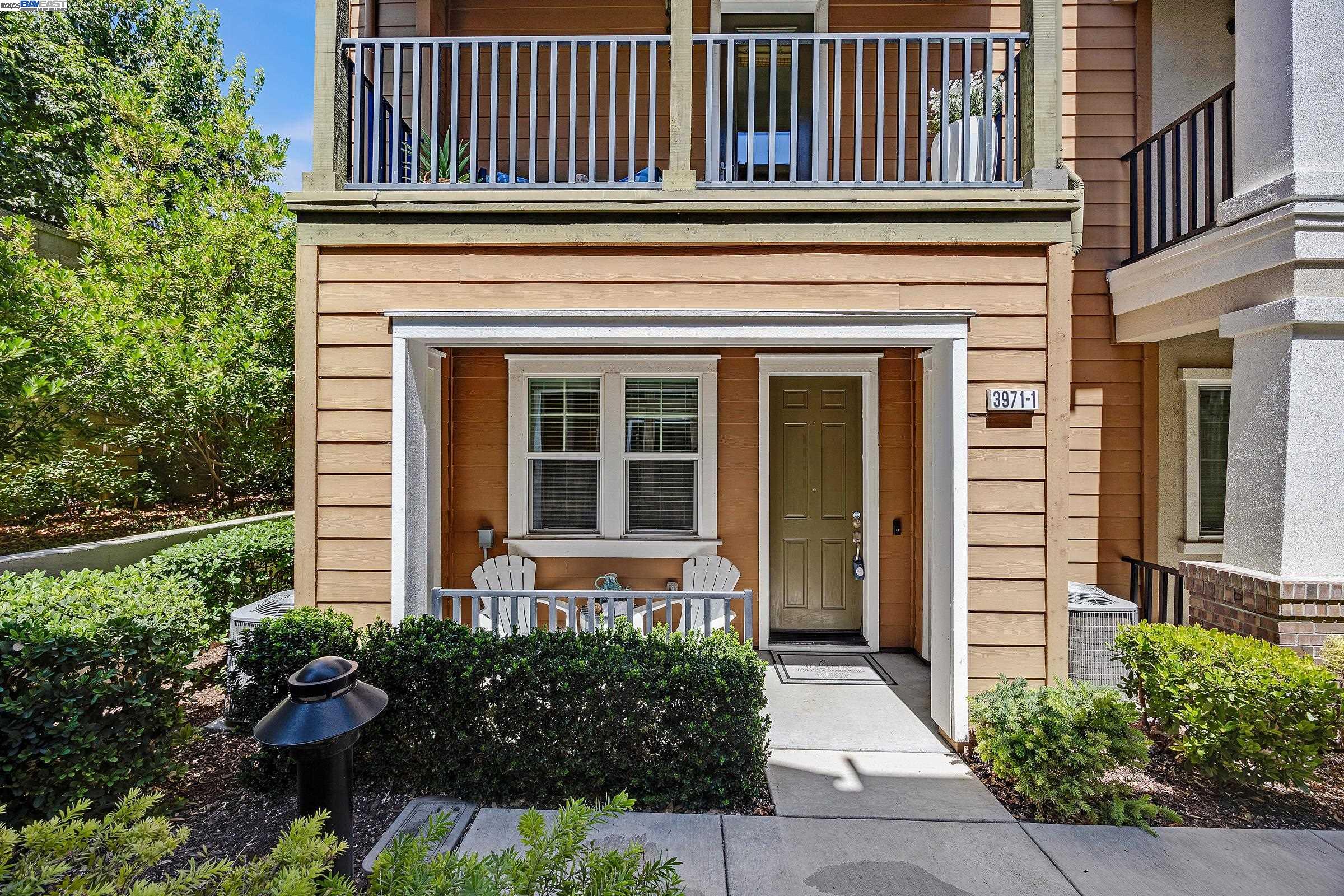Detail Gallery Image 3 of 31 For 3971 Portola Cmn #1,  Livermore,  CA 94551 - 4 Beds | 3/1 Baths