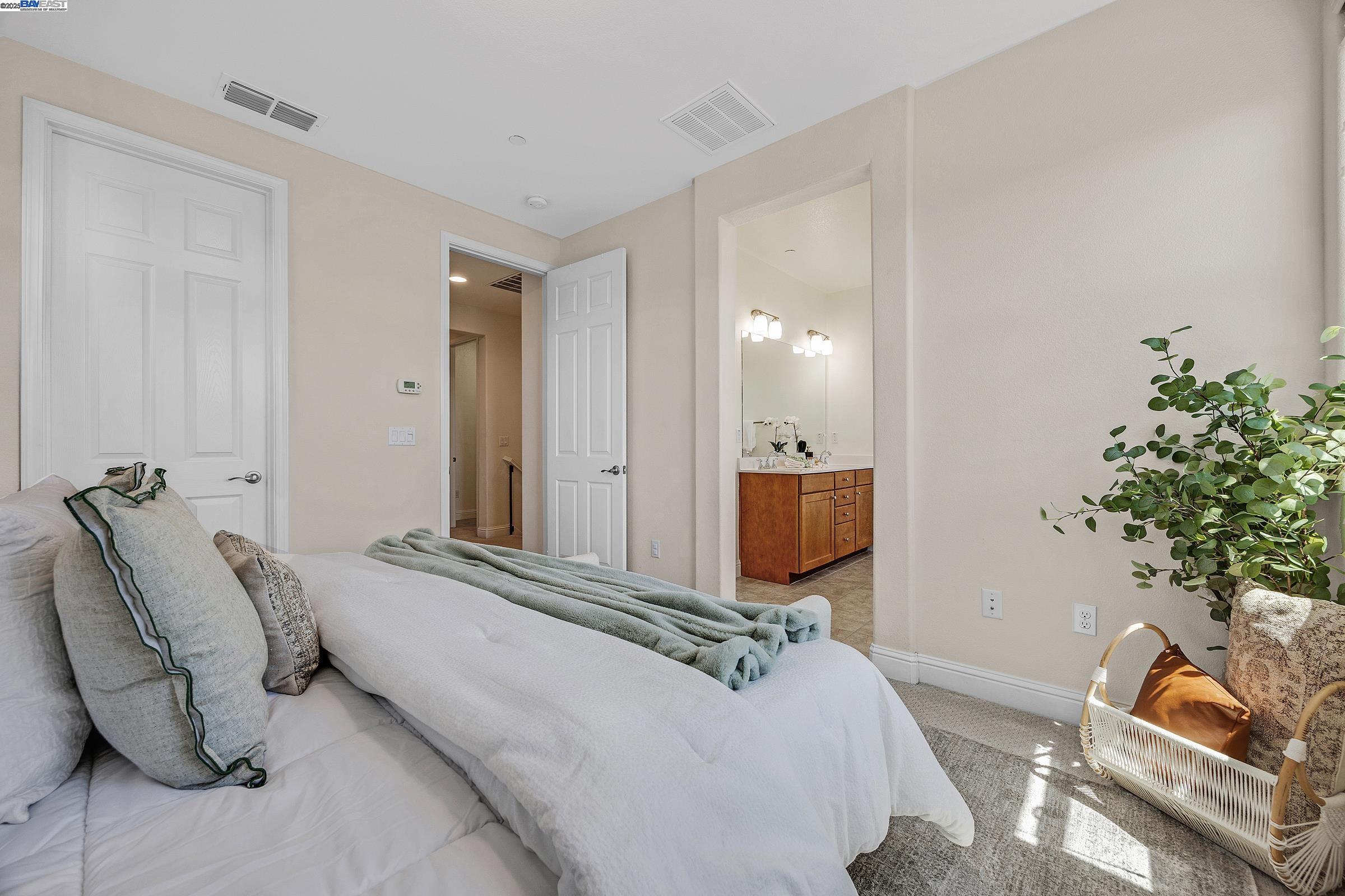 Detail Gallery Image 21 of 31 For 3971 Portola Cmn #1,  Livermore,  CA 94551 - 4 Beds | 3/1 Baths