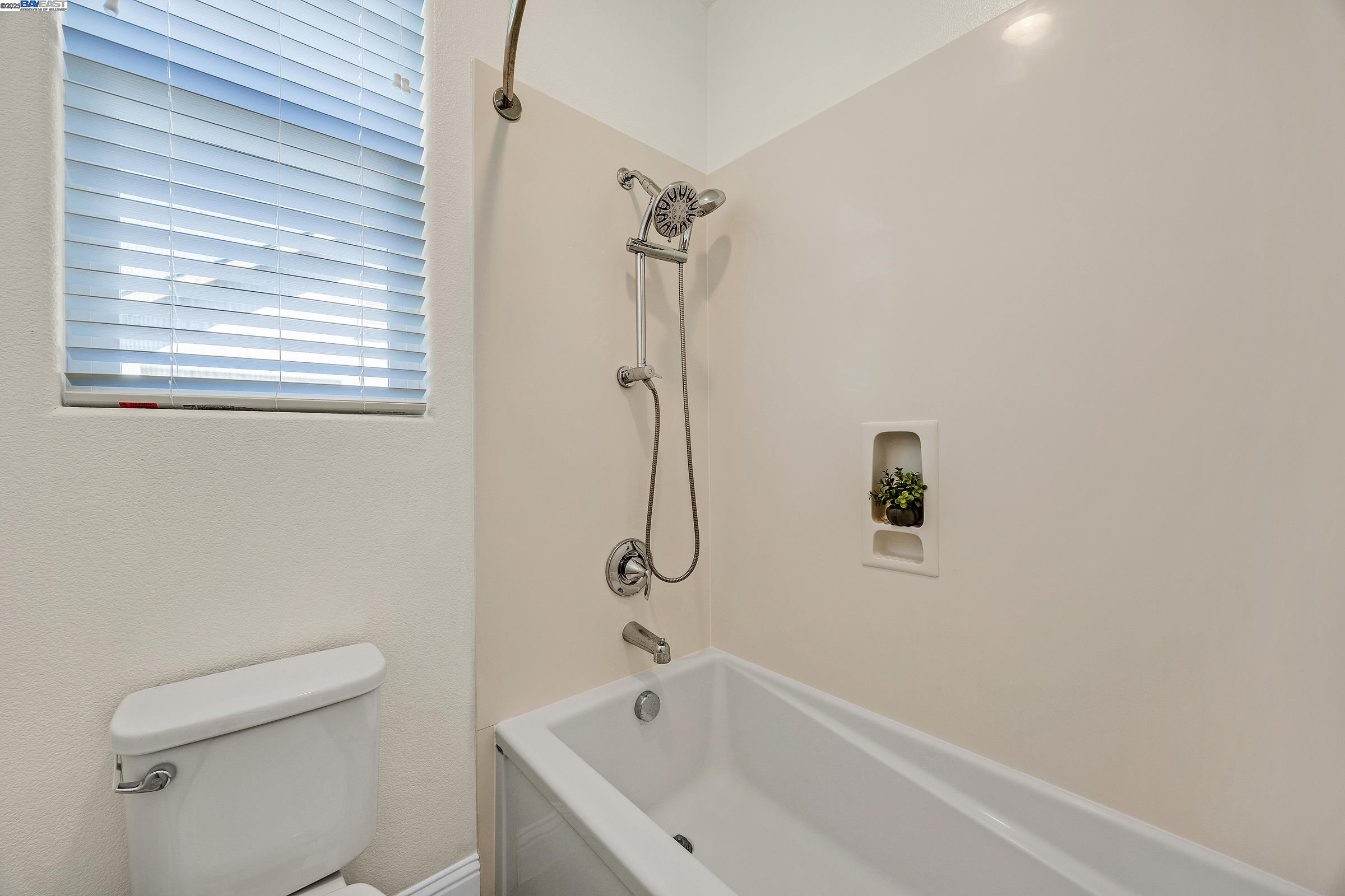 Detail Gallery Image 26 of 31 For 3971 Portola Cmn #1,  Livermore,  CA 94551 - 4 Beds | 3/1 Baths