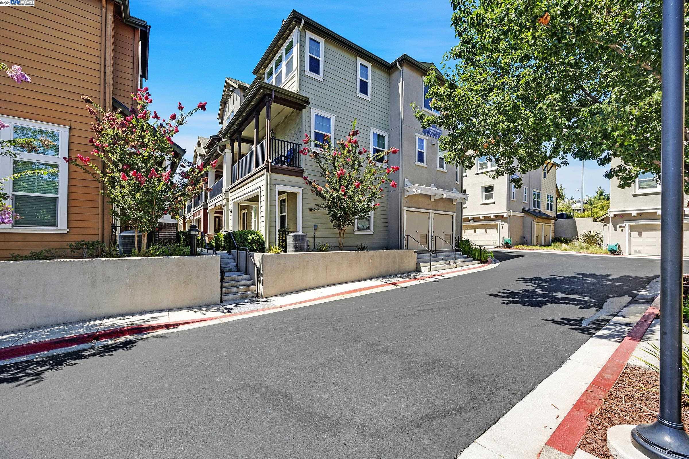 Detail Gallery Image 27 of 31 For 3971 Portola Cmn #1,  Livermore,  CA 94551 - 4 Beds | 3/1 Baths