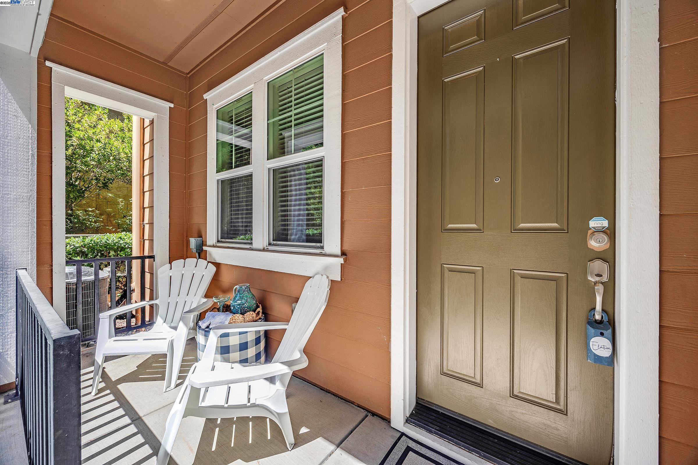 Detail Gallery Image 4 of 31 For 3971 Portola Cmn #1,  Livermore,  CA 94551 - 4 Beds | 3/1 Baths