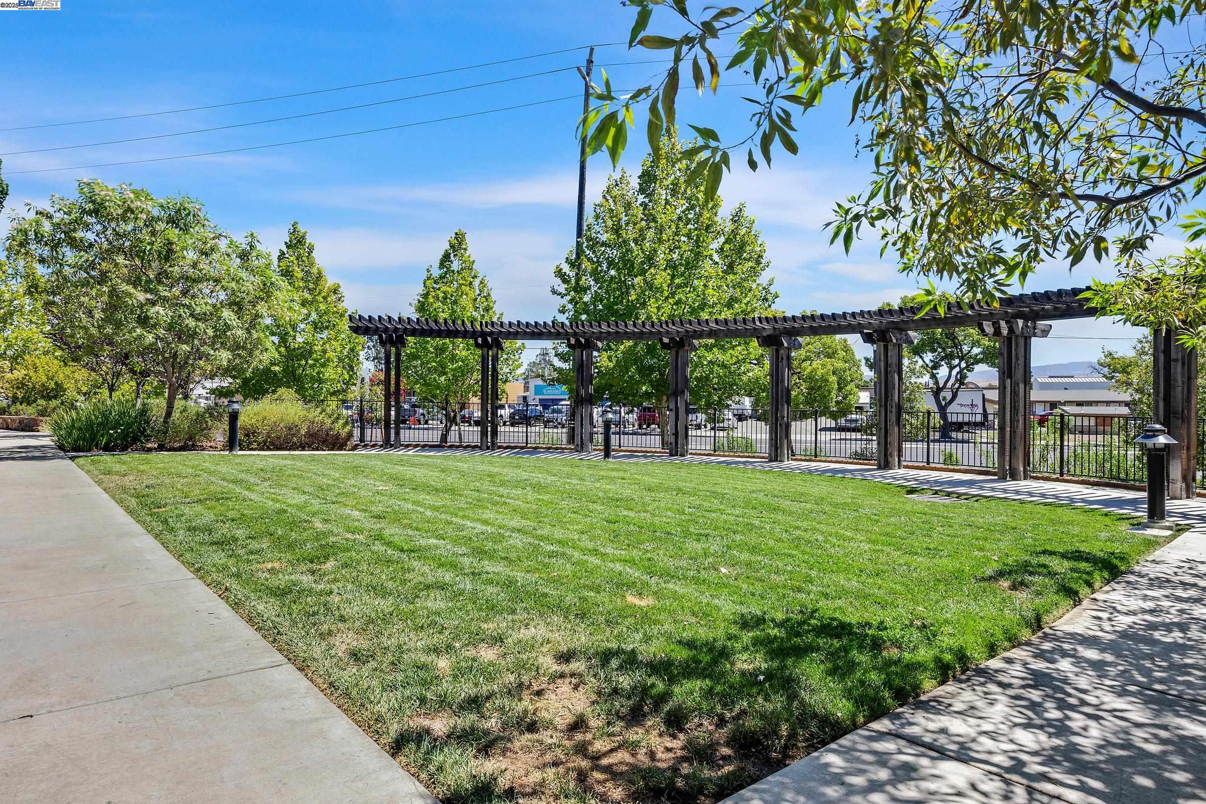 Detail Gallery Image 31 of 31 For 3971 Portola Cmn #1,  Livermore,  CA 94551 - 4 Beds | 3/1 Baths