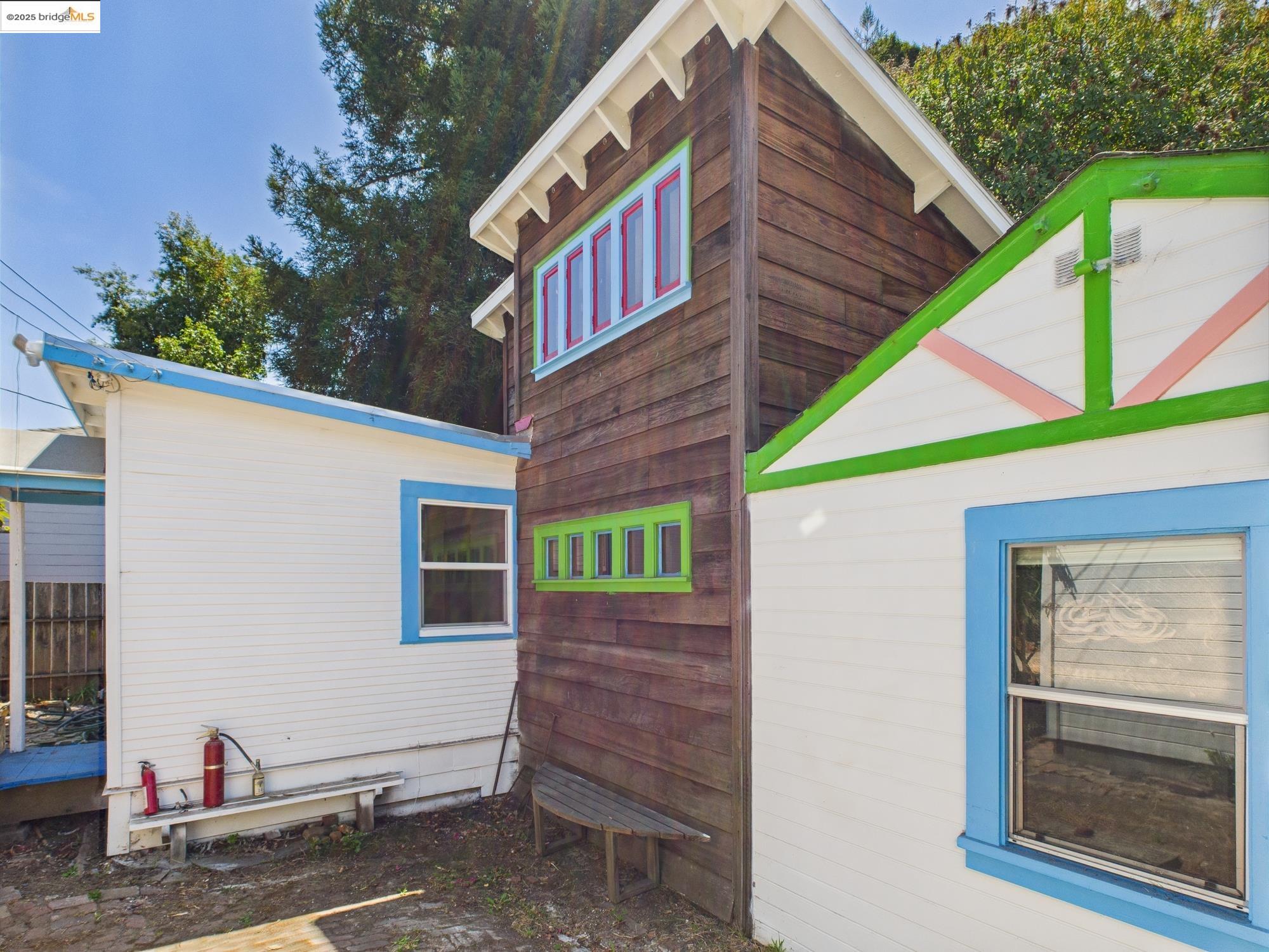 Detail Gallery Image 1 of 27 For 1545 Mariposa St, Richmond,  CA 94804 - 2 Beds | 1 Baths