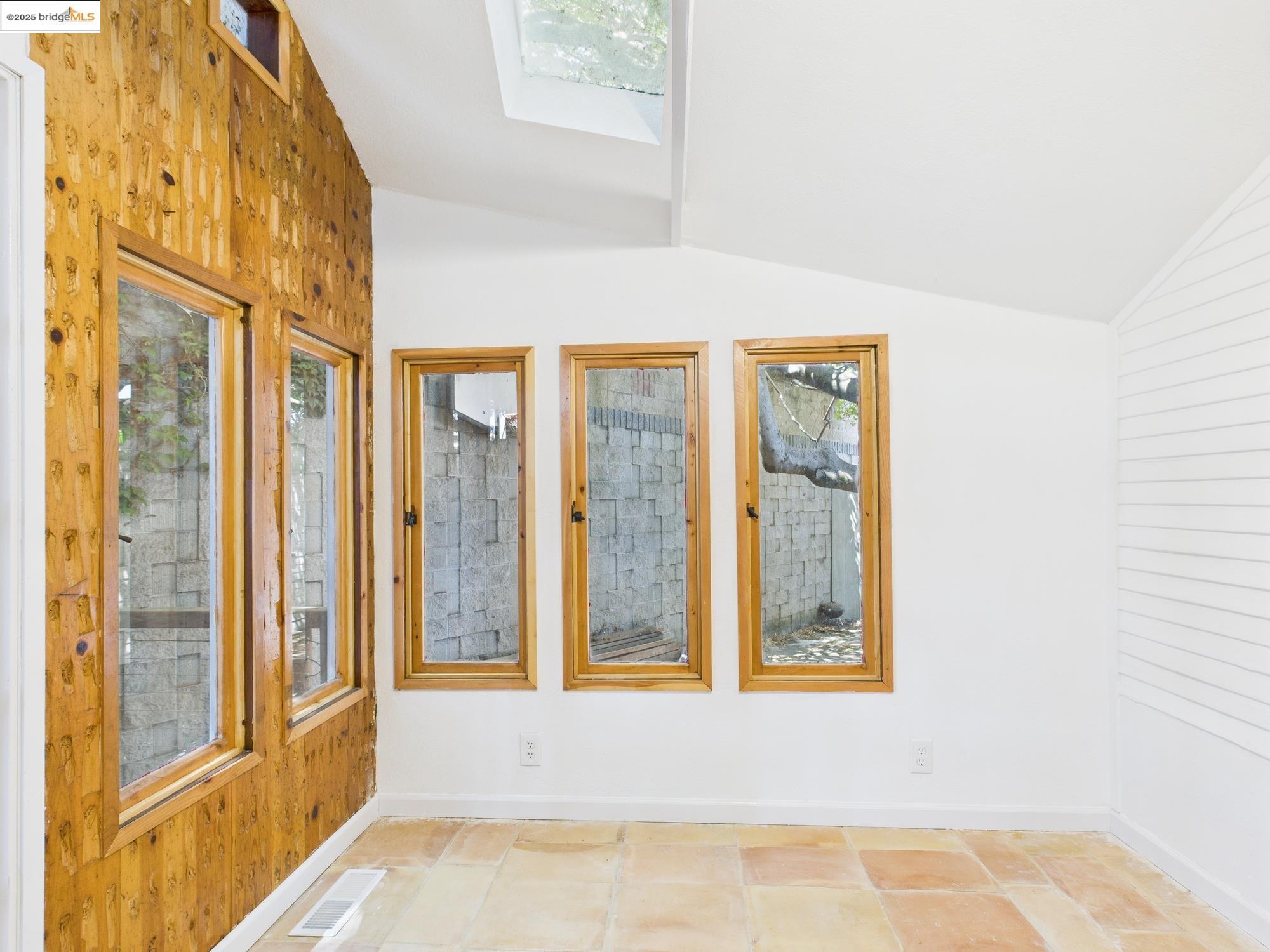 Detail Gallery Image 20 of 27 For 1545 Mariposa St, Richmond,  CA 94804 - 2 Beds | 1 Baths