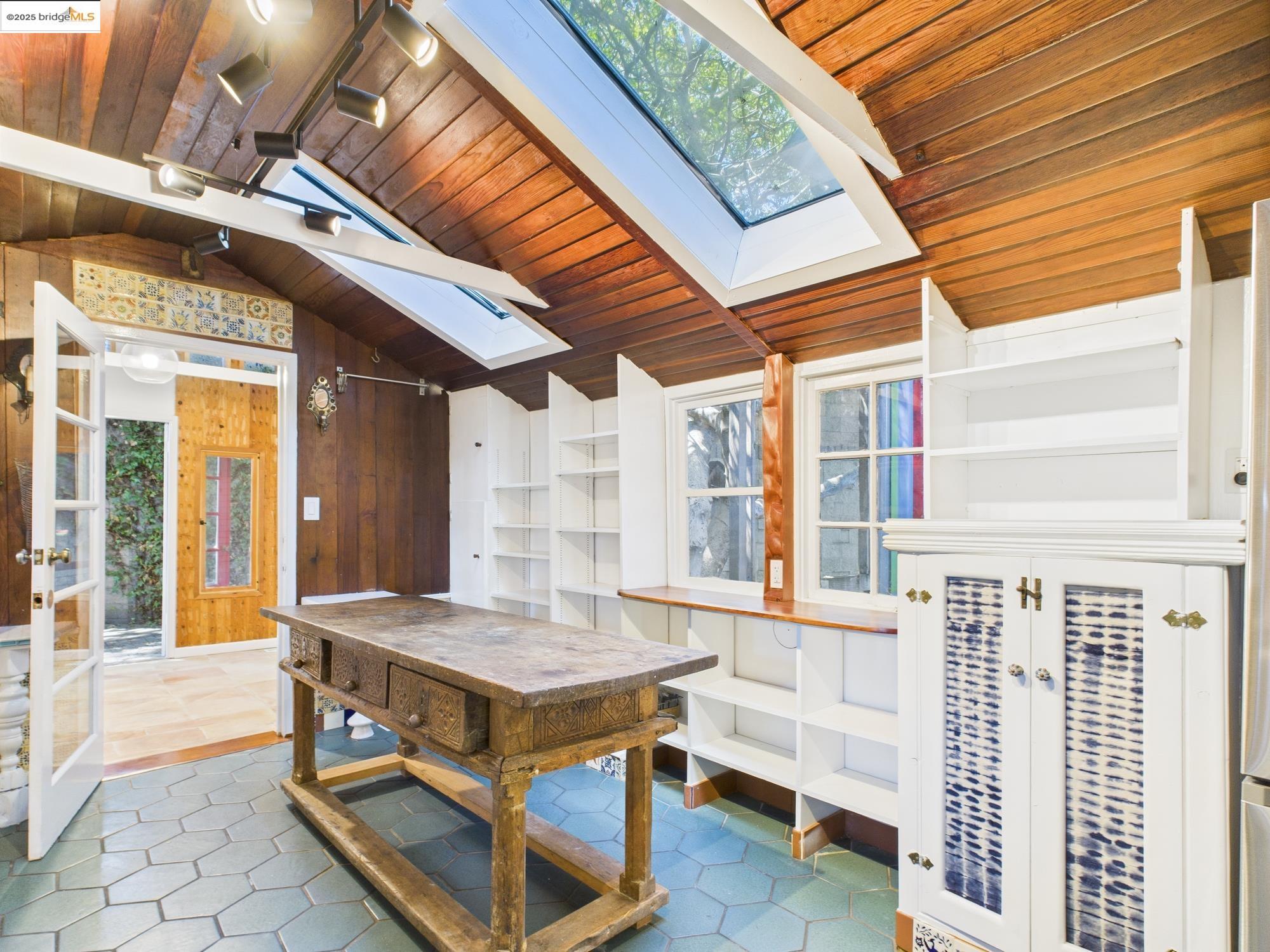 Detail Gallery Image 5 of 27 For 1545 Mariposa St, Richmond,  CA 94804 - 2 Beds | 1 Baths