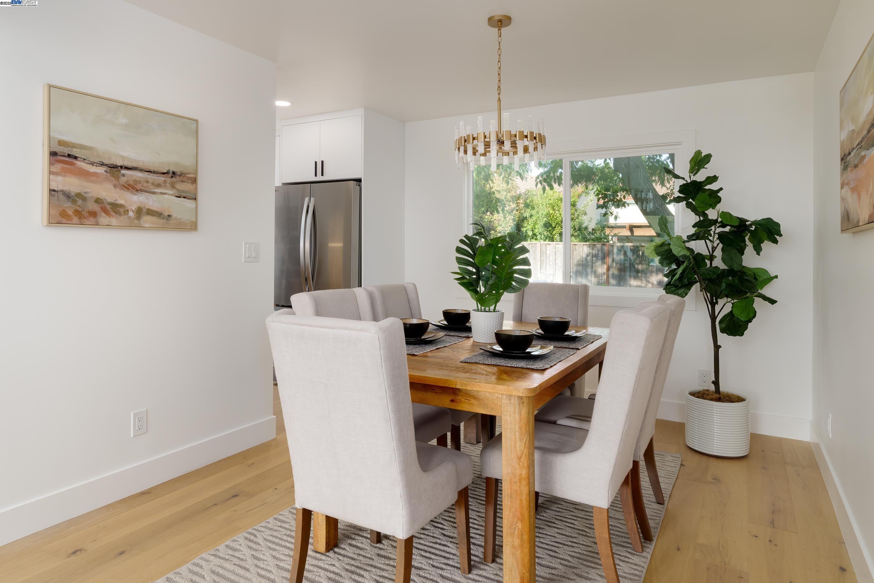 Detail Gallery Image 11 of 59 For 1984 Brooktree Way, Pleasanton,  CA 94566 - 4 Beds | 2/1 Baths