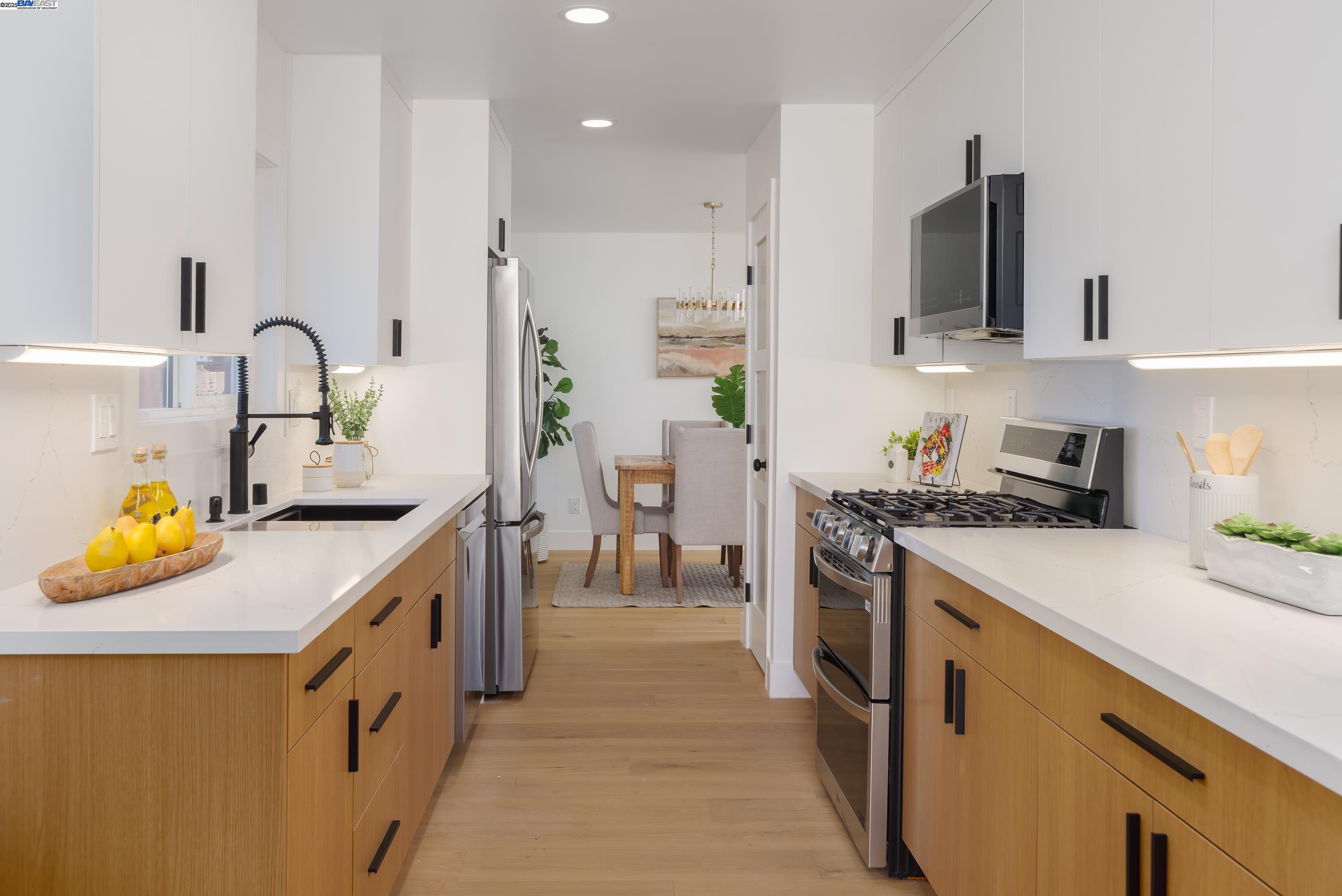 Detail Gallery Image 13 of 59 For 1984 Brooktree Way, Pleasanton,  CA 94566 - 4 Beds | 2/1 Baths