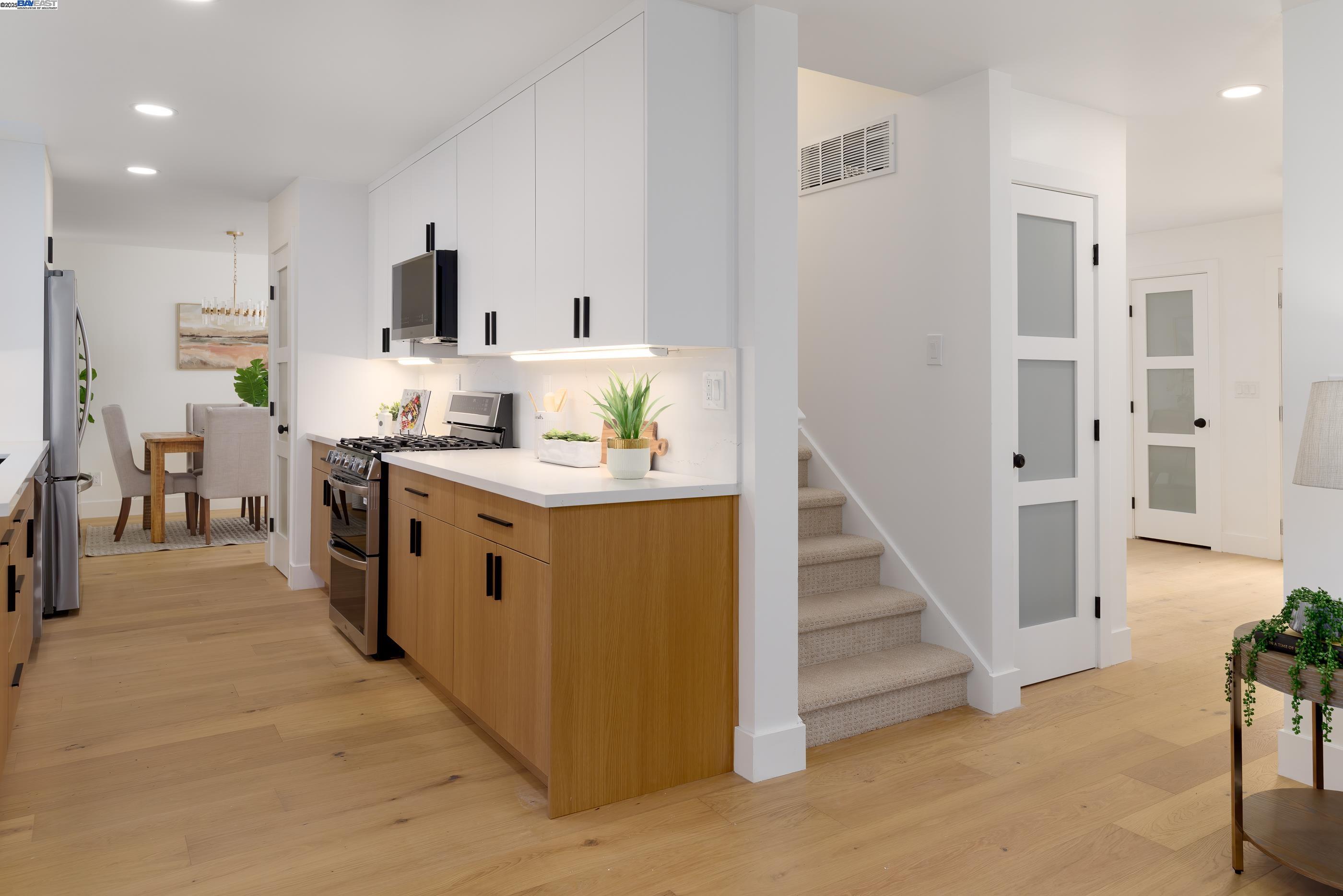 Detail Gallery Image 17 of 59 For 1984 Brooktree Way, Pleasanton,  CA 94566 - 4 Beds | 2/1 Baths