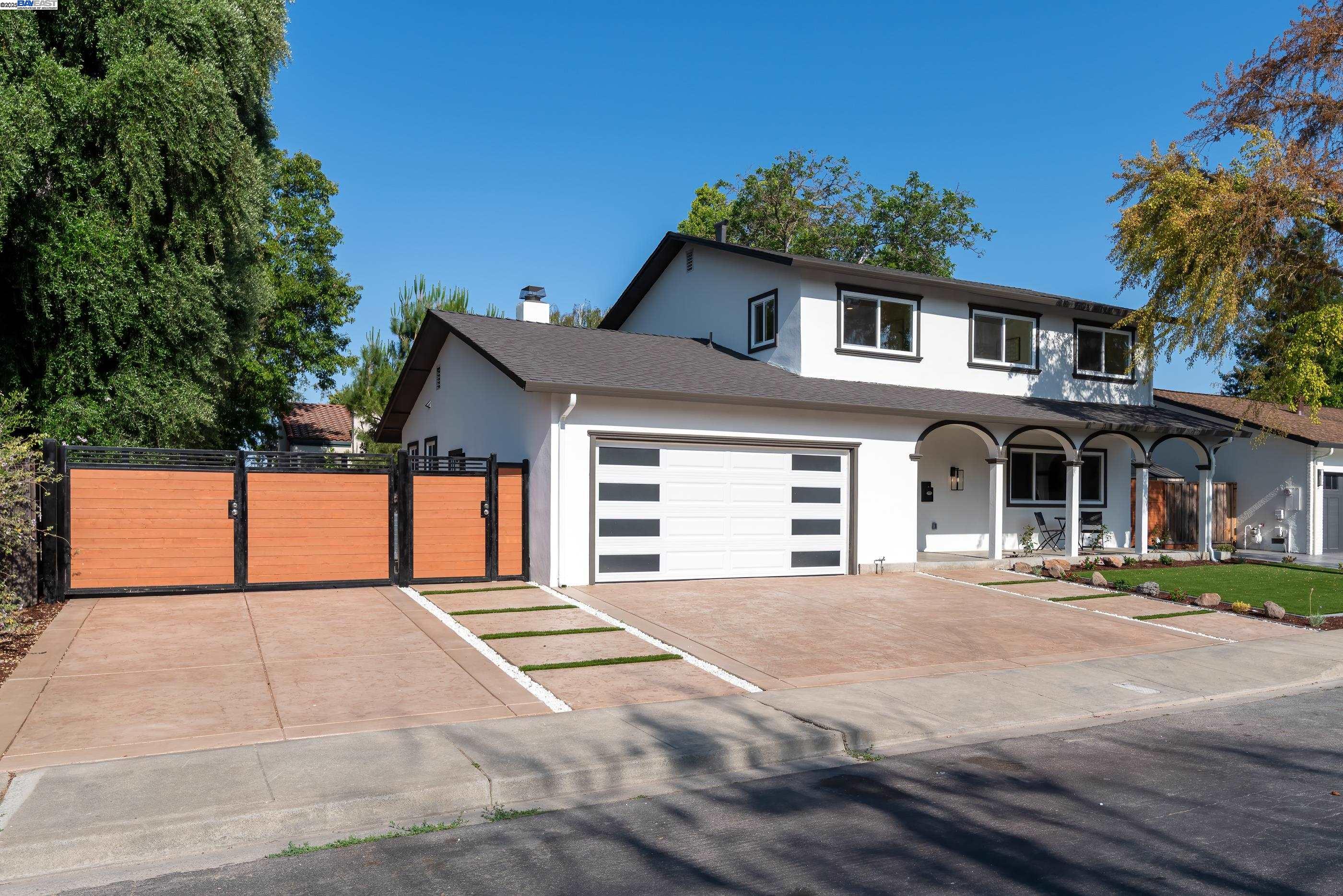 Detail Gallery Image 3 of 59 For 1984 Brooktree Way, Pleasanton,  CA 94566 - 4 Beds | 2/1 Baths
