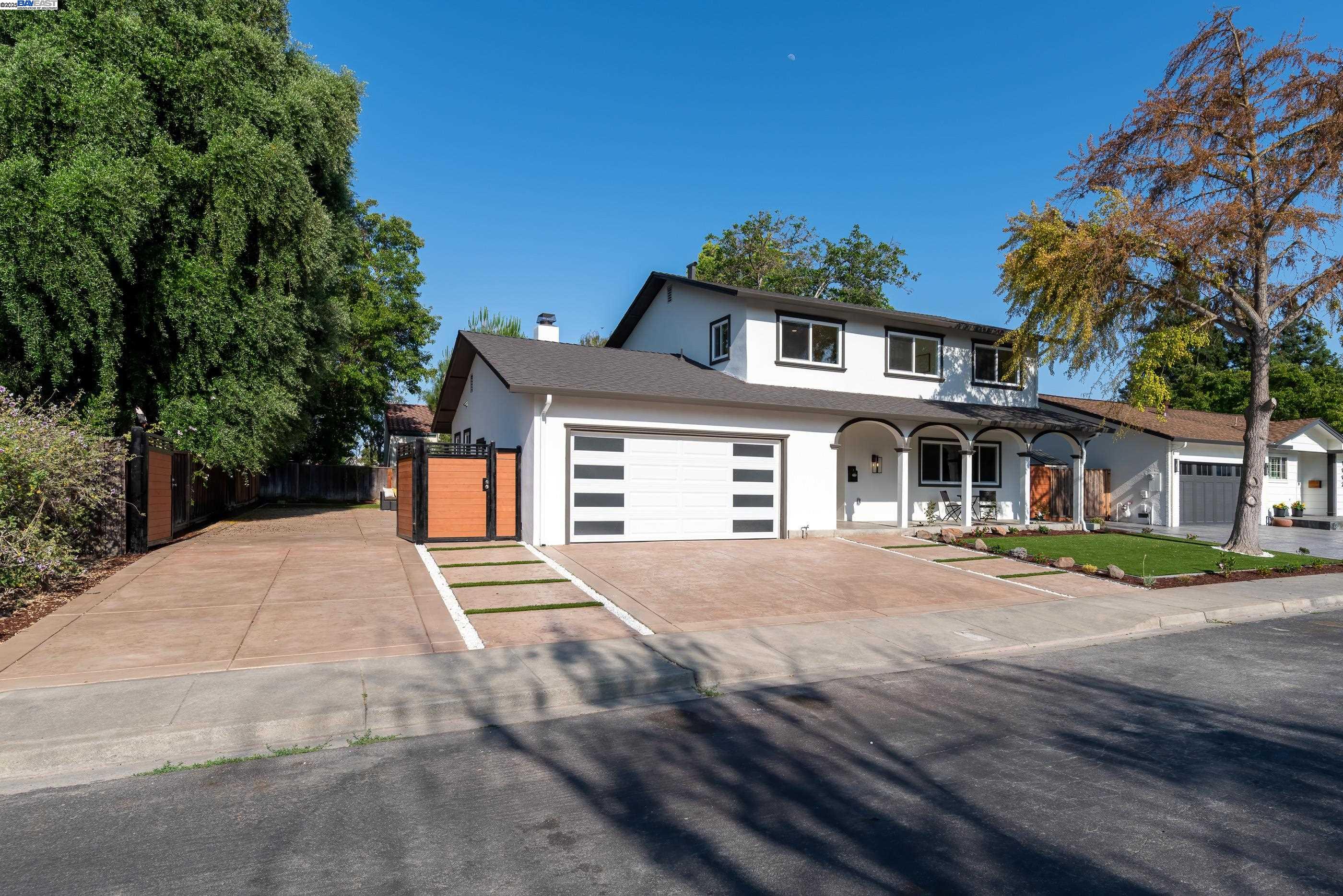 Detail Gallery Image 4 of 59 For 1984 Brooktree Way, Pleasanton,  CA 94566 - 4 Beds | 2/1 Baths