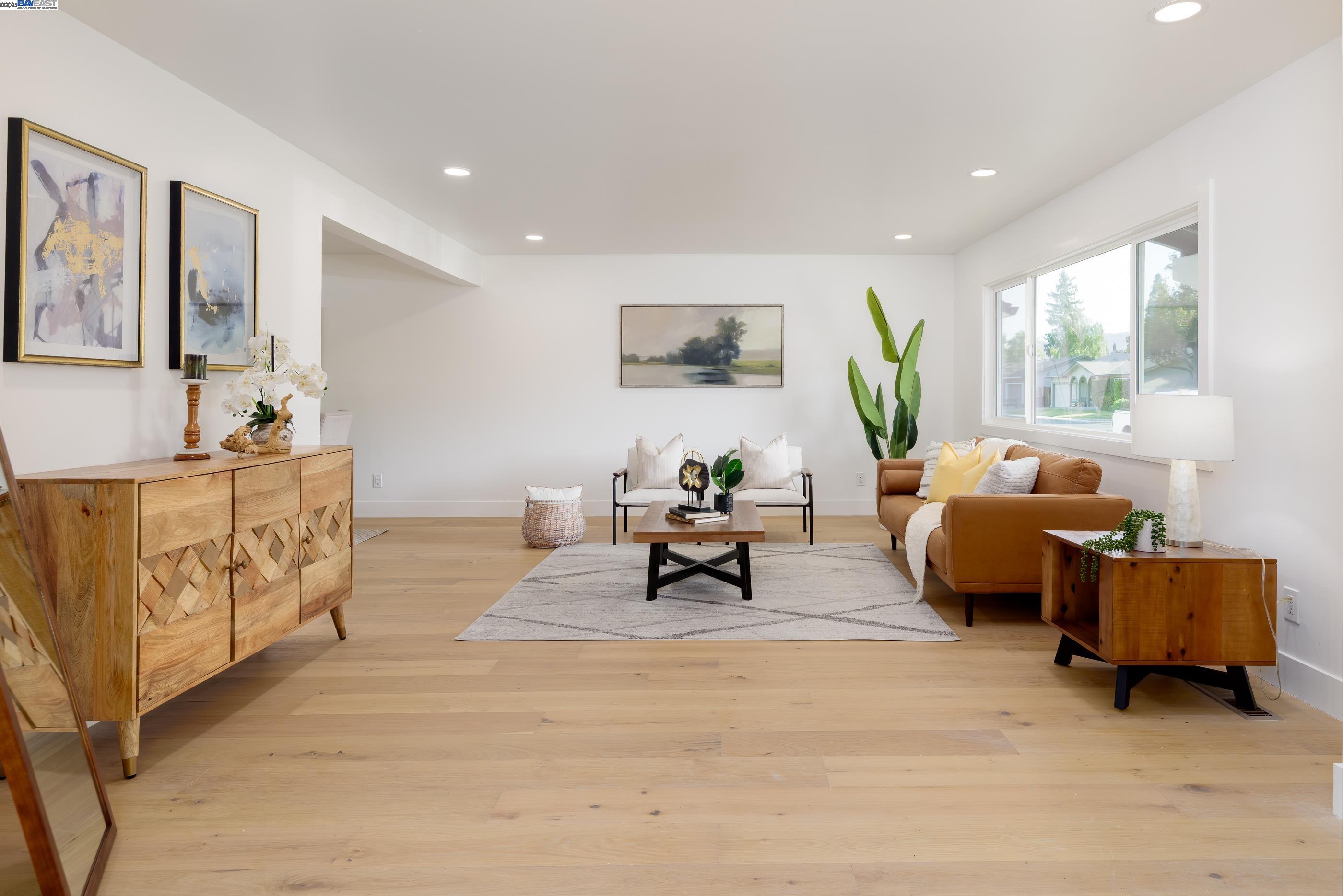 Detail Gallery Image 8 of 59 For 1984 Brooktree Way, Pleasanton,  CA 94566 - 4 Beds | 2/1 Baths