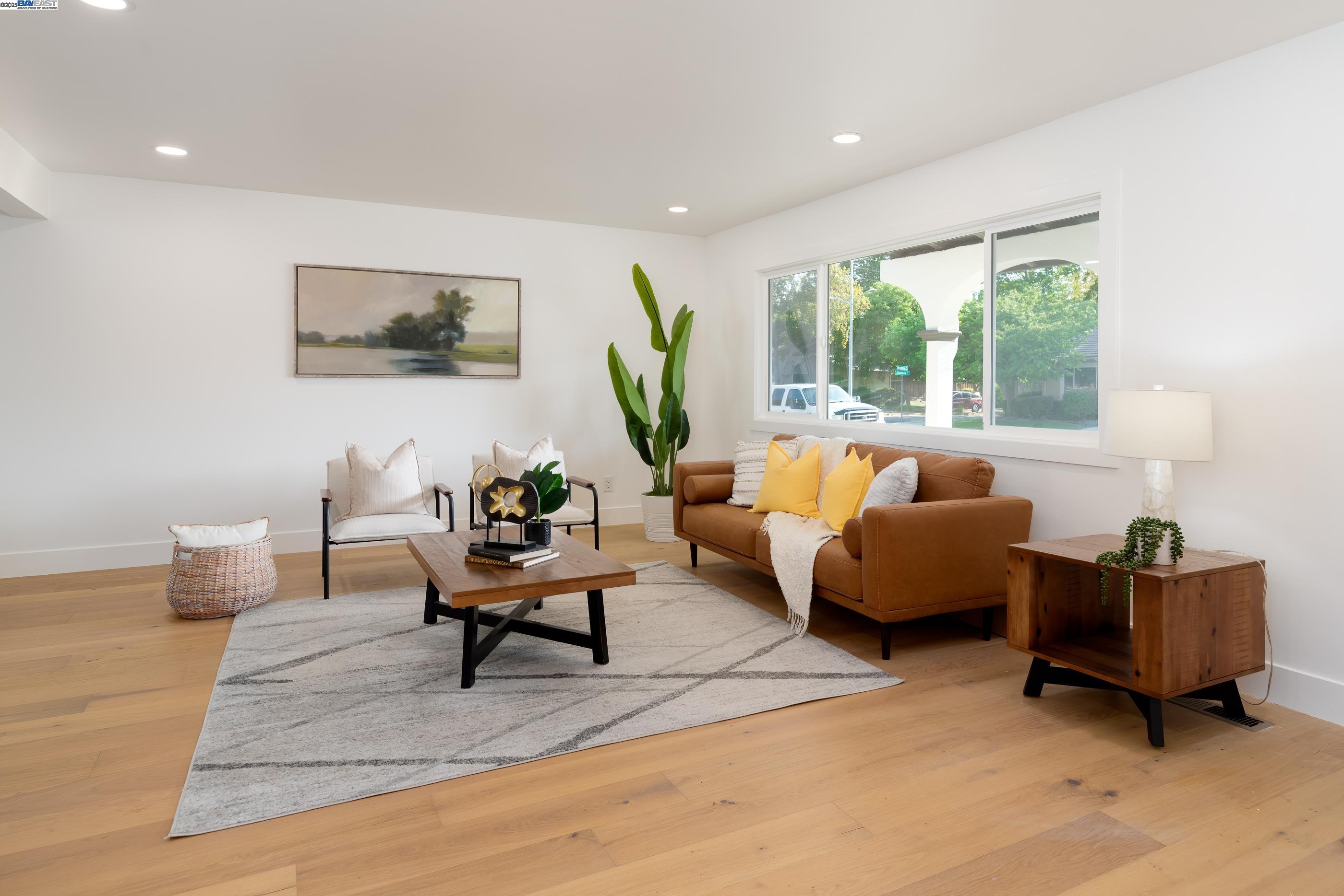 Detail Gallery Image 9 of 59 For 1984 Brooktree Way, Pleasanton,  CA 94566 - 4 Beds | 2/1 Baths