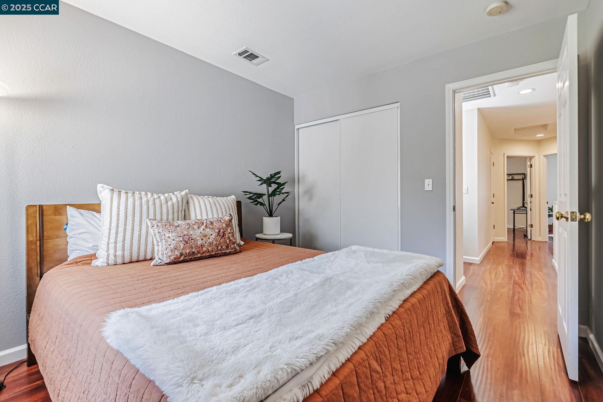 Detail Gallery Image 20 of 34 For 10630 Roys Hill Ln, Dublin,  CA 94568 - 3 Beds | 2/1 Baths