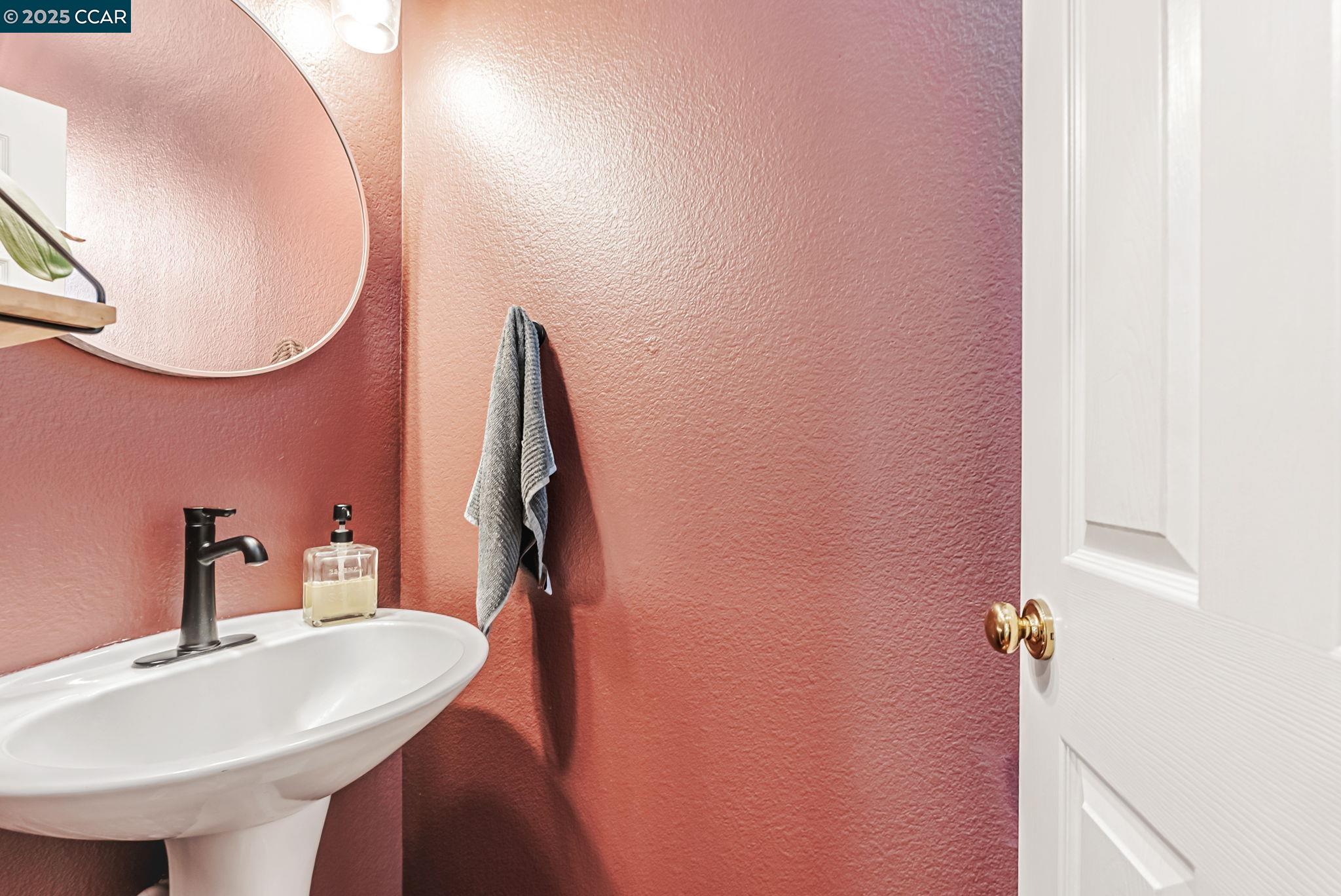 Detail Gallery Image 25 of 34 For 10630 Roys Hill Ln, Dublin,  CA 94568 - 3 Beds | 2/1 Baths