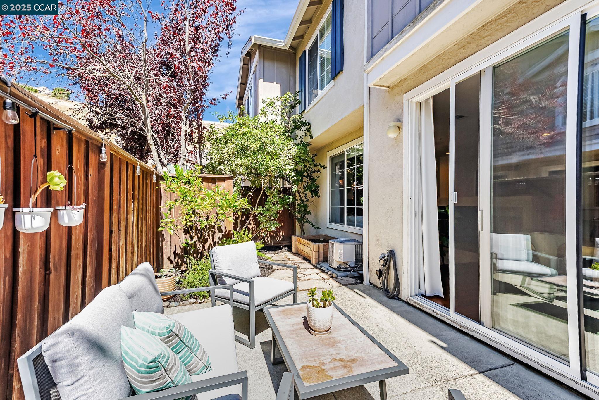 Detail Gallery Image 27 of 34 For 10630 Roys Hill Ln, Dublin,  CA 94568 - 3 Beds | 2/1 Baths