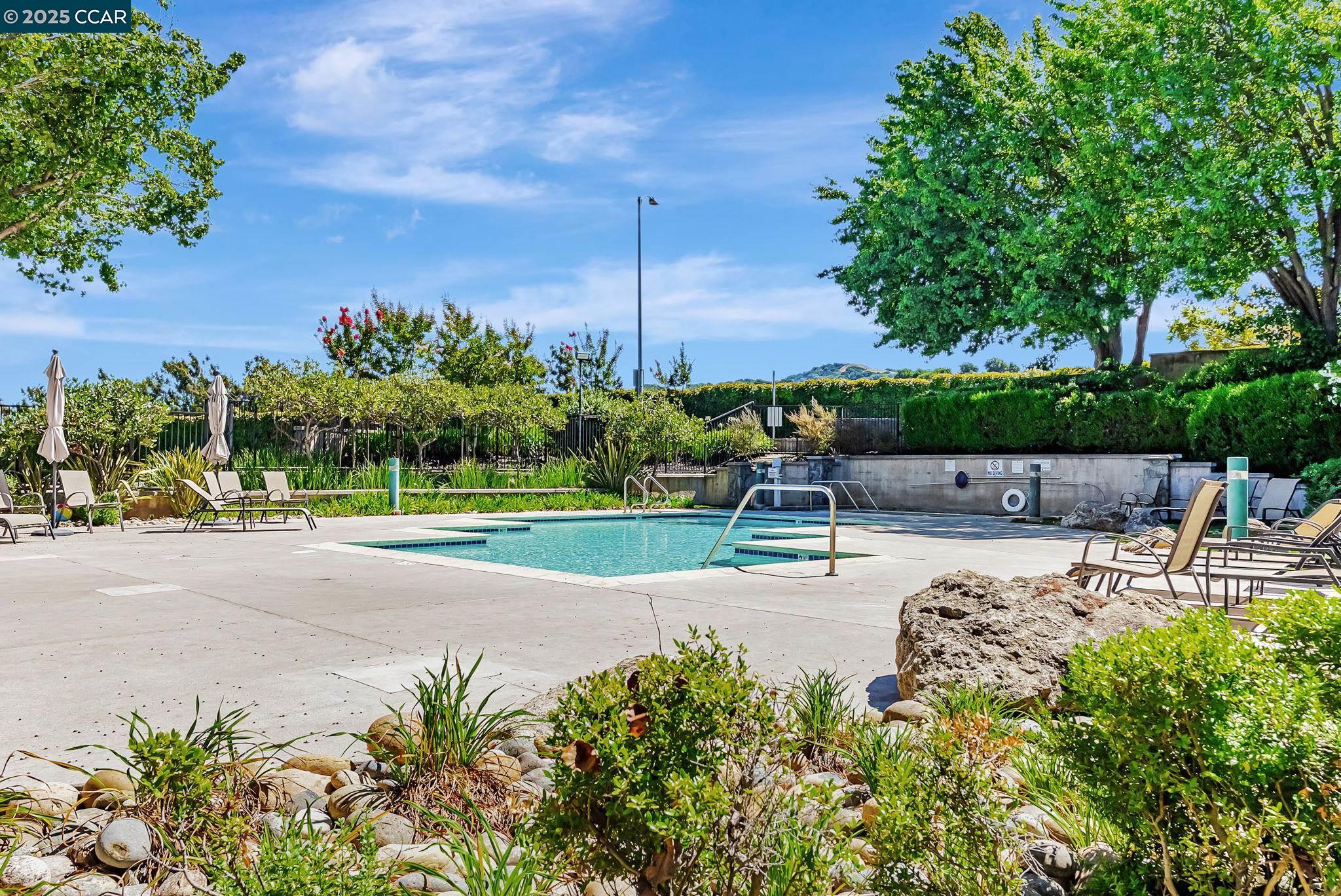 Detail Gallery Image 31 of 34 For 10630 Roys Hill Ln, Dublin,  CA 94568 - 3 Beds | 2/1 Baths