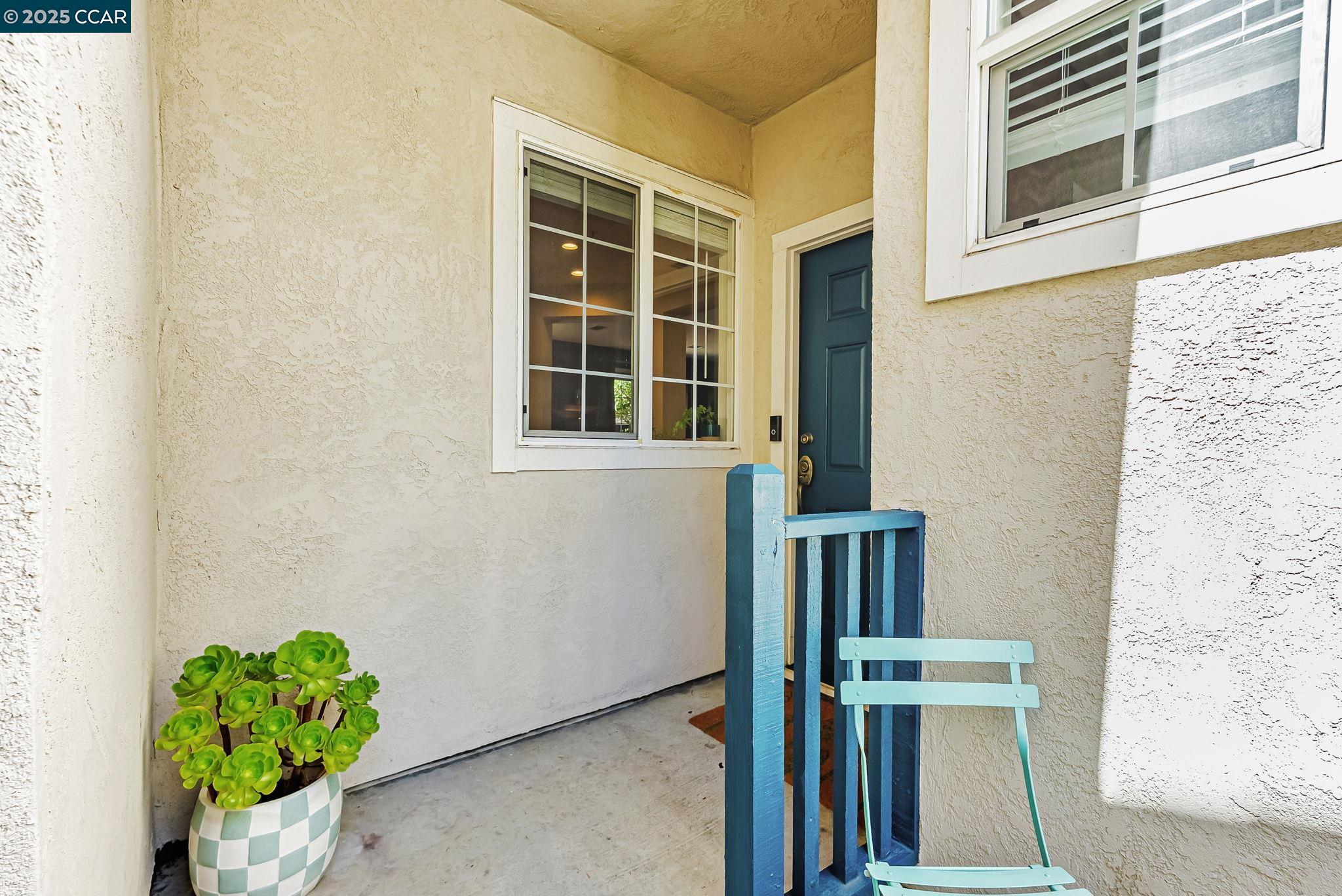 Detail Gallery Image 5 of 34 For 10630 Roys Hill Ln, Dublin,  CA 94568 - 3 Beds | 2/1 Baths