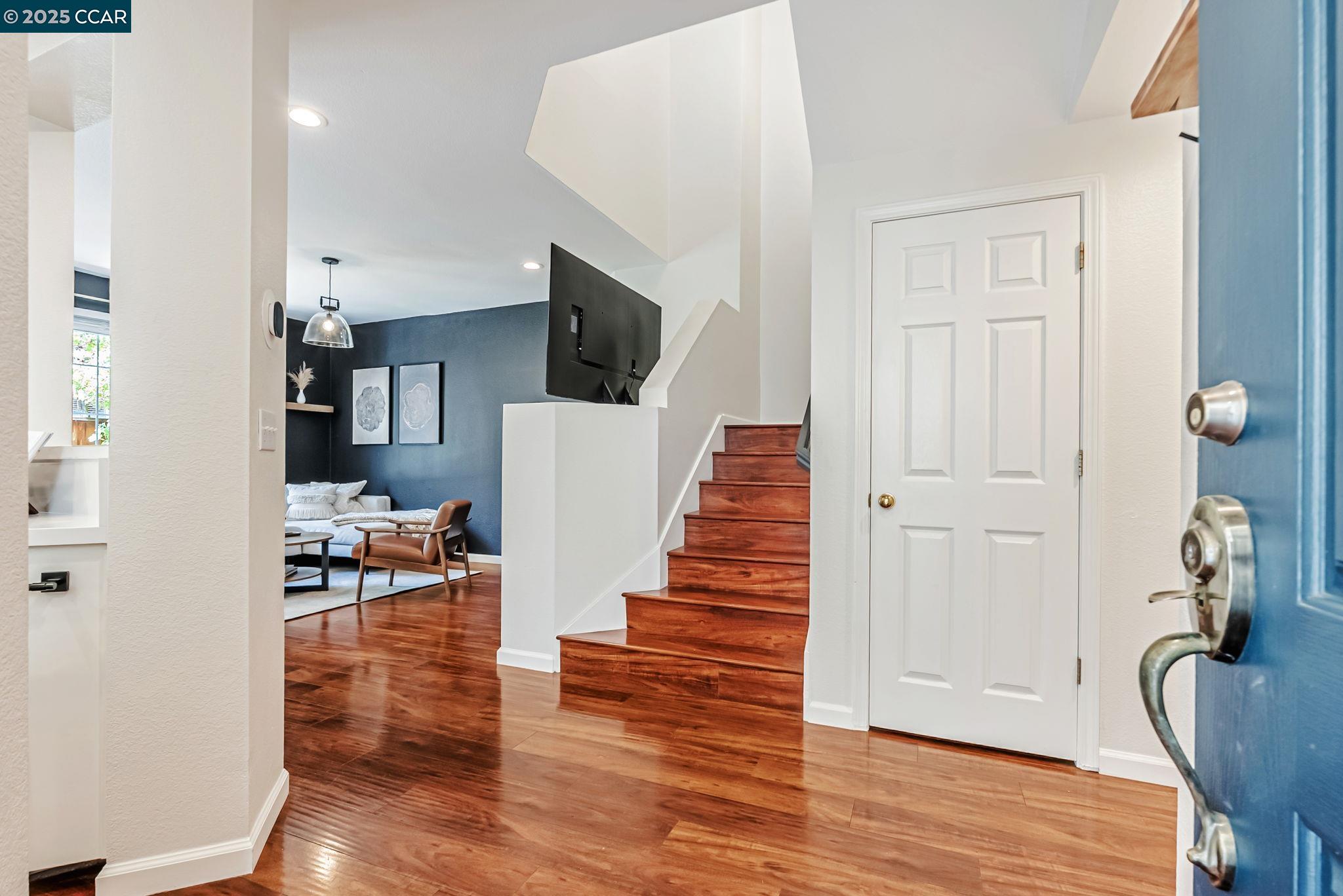 Detail Gallery Image 7 of 34 For 10630 Roys Hill Ln, Dublin,  CA 94568 - 3 Beds | 2/1 Baths